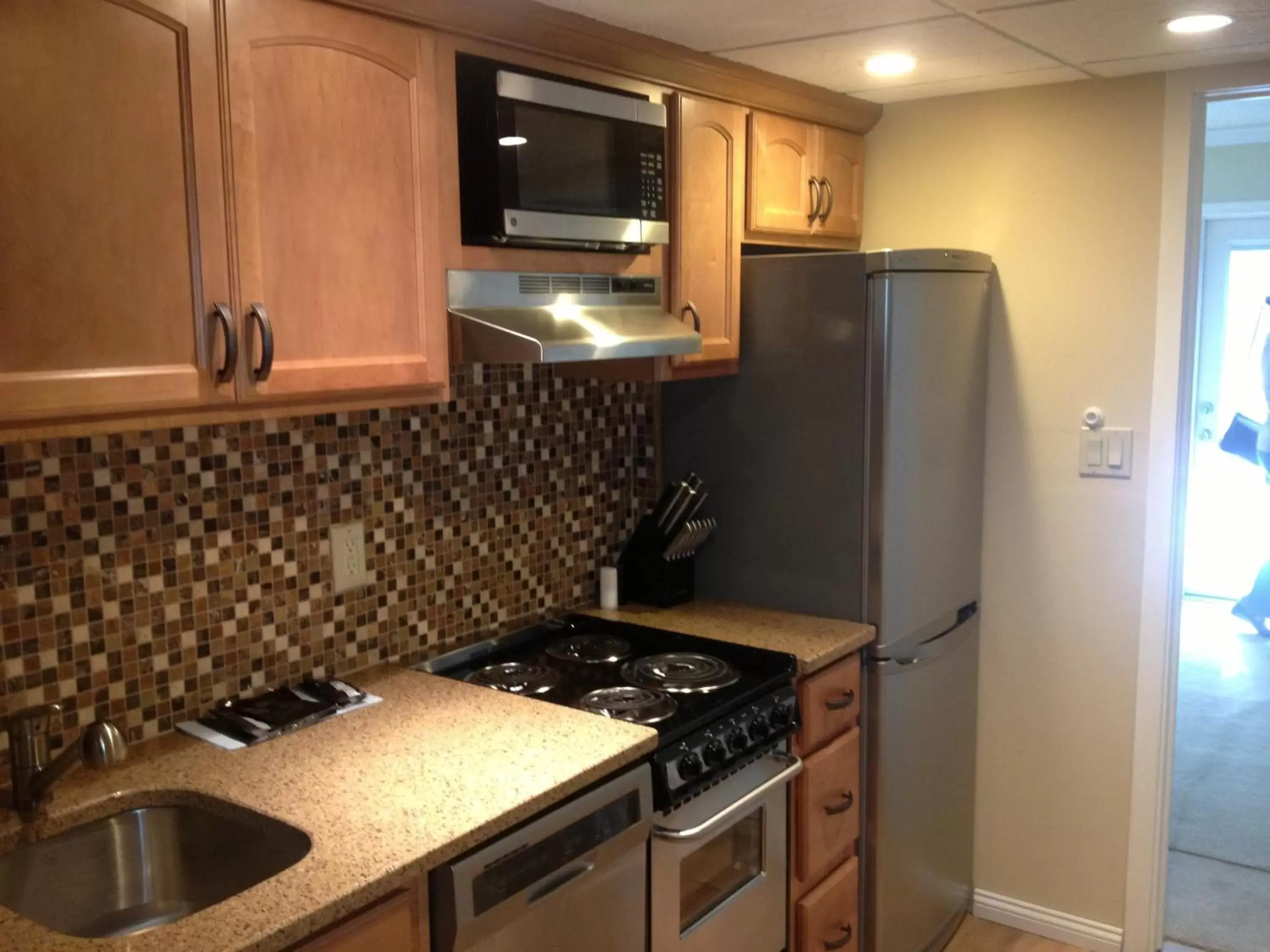 Kitchen or kitchenette, Kitchen/Kitchenette in Biscayne Suites