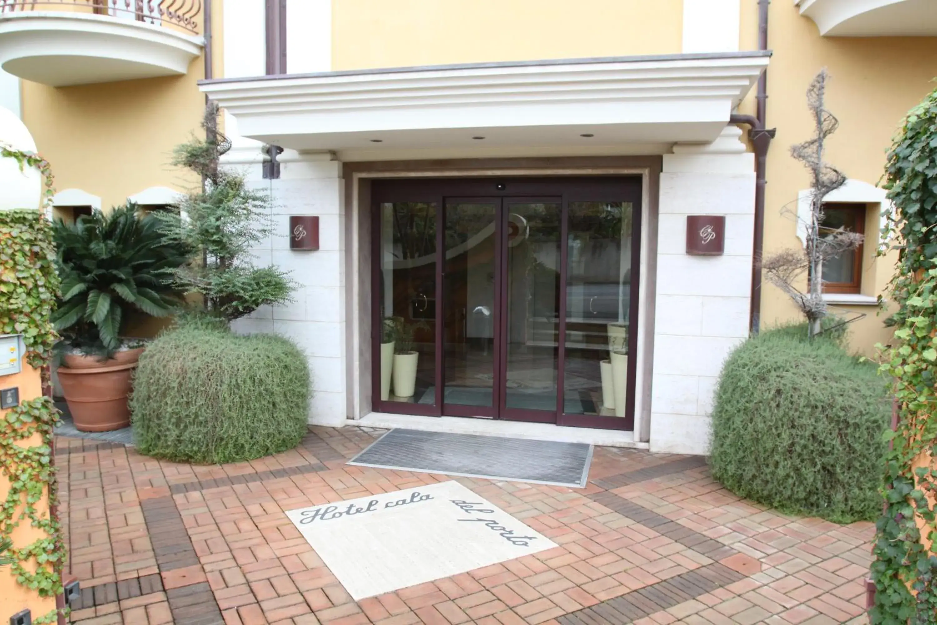Facade/entrance in Hotel Cala Del Porto