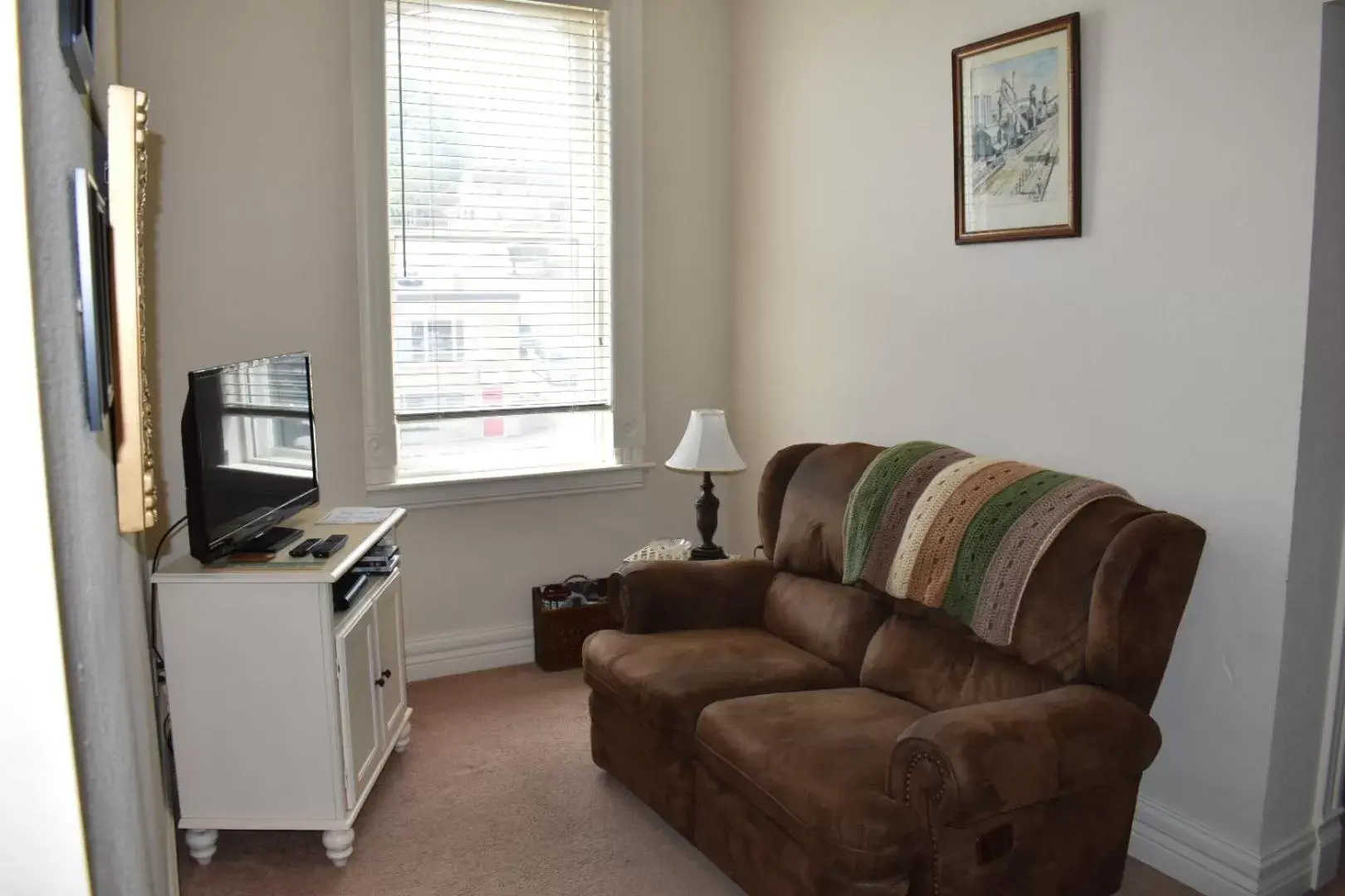 Living room, Seating Area in Hermann Crown Suites