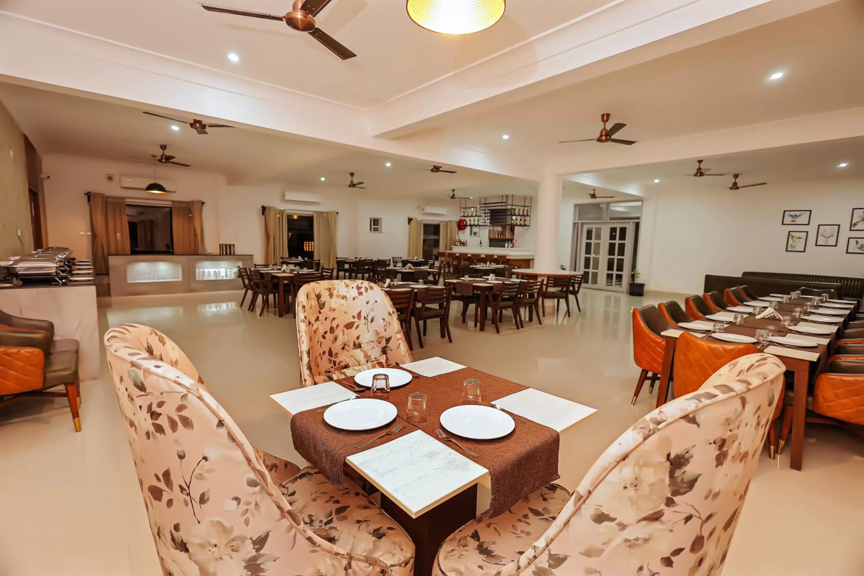 Restaurant/Places to Eat in Revaas Lake View Boutique Hotel