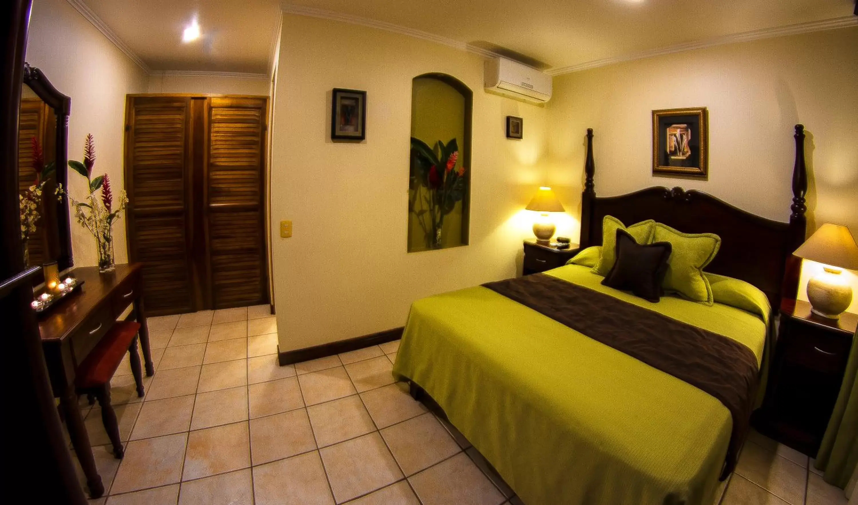 Bed in Hotel Iguana Verde