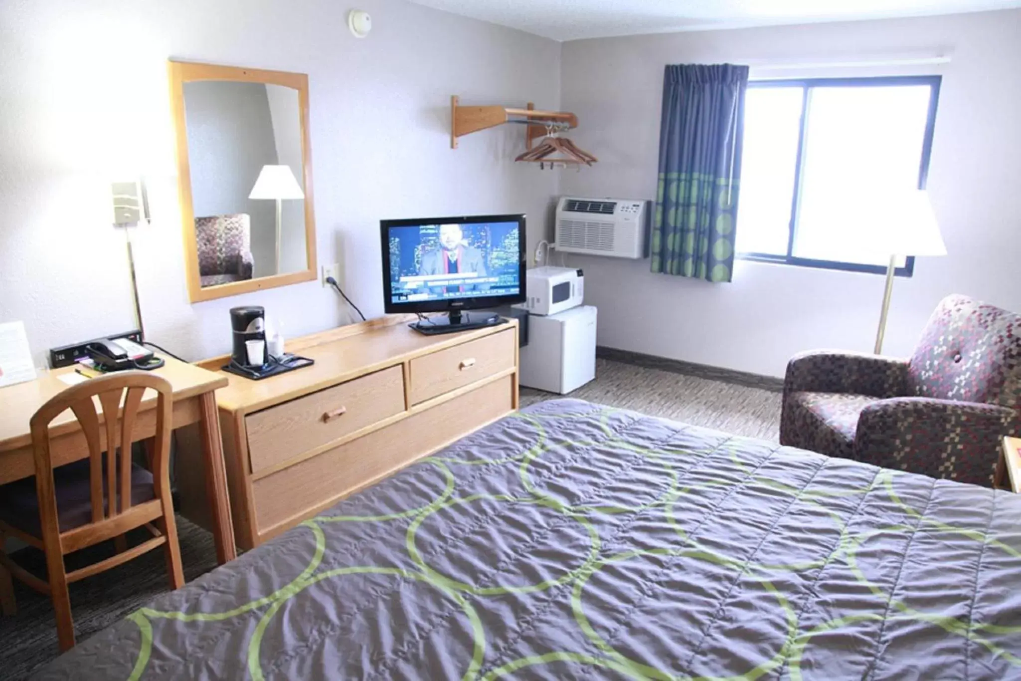 Double Room - Disability Access - Non-Smoking in Super 8 by Wyndham Jamestown