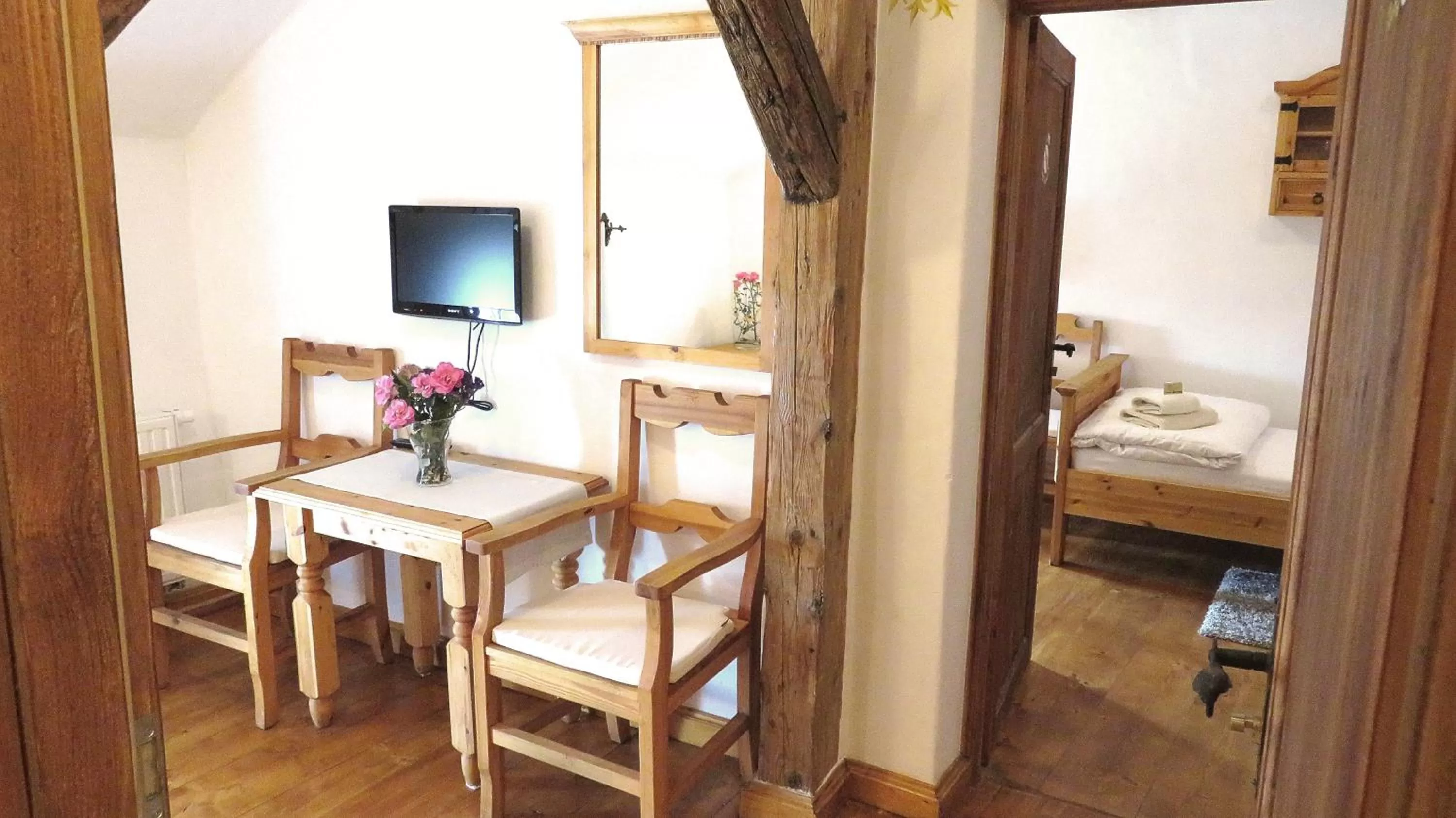 Seating area, Bed in Zajazd Karczma Zagłoba