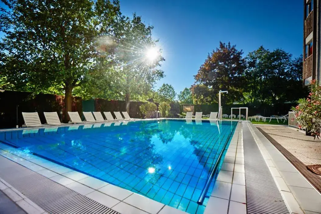 Shower, Swimming Pool in Wellnesshotel Wittelsbach