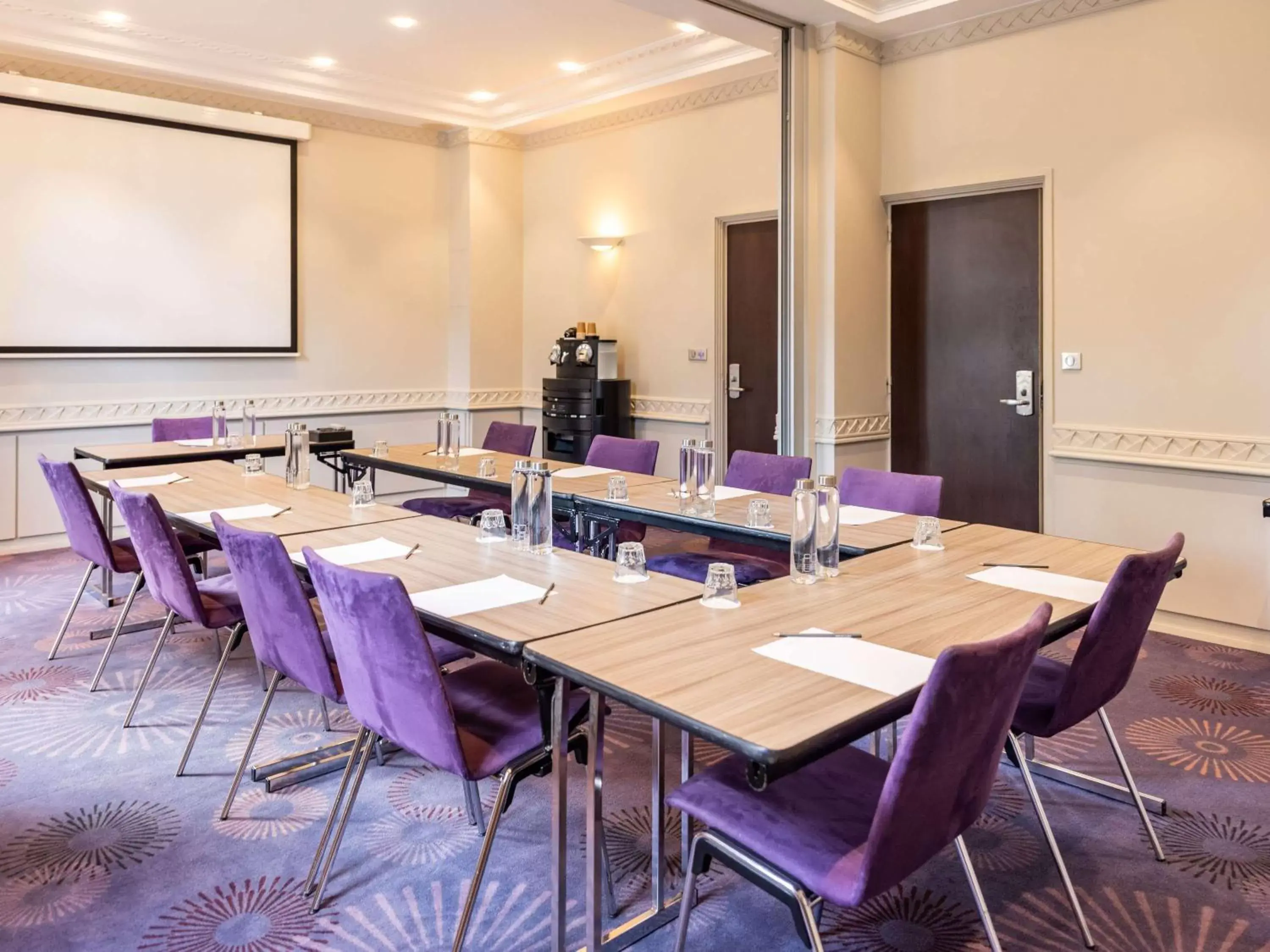 Meeting/conference room in Hotel Mercure La Baule Majestic