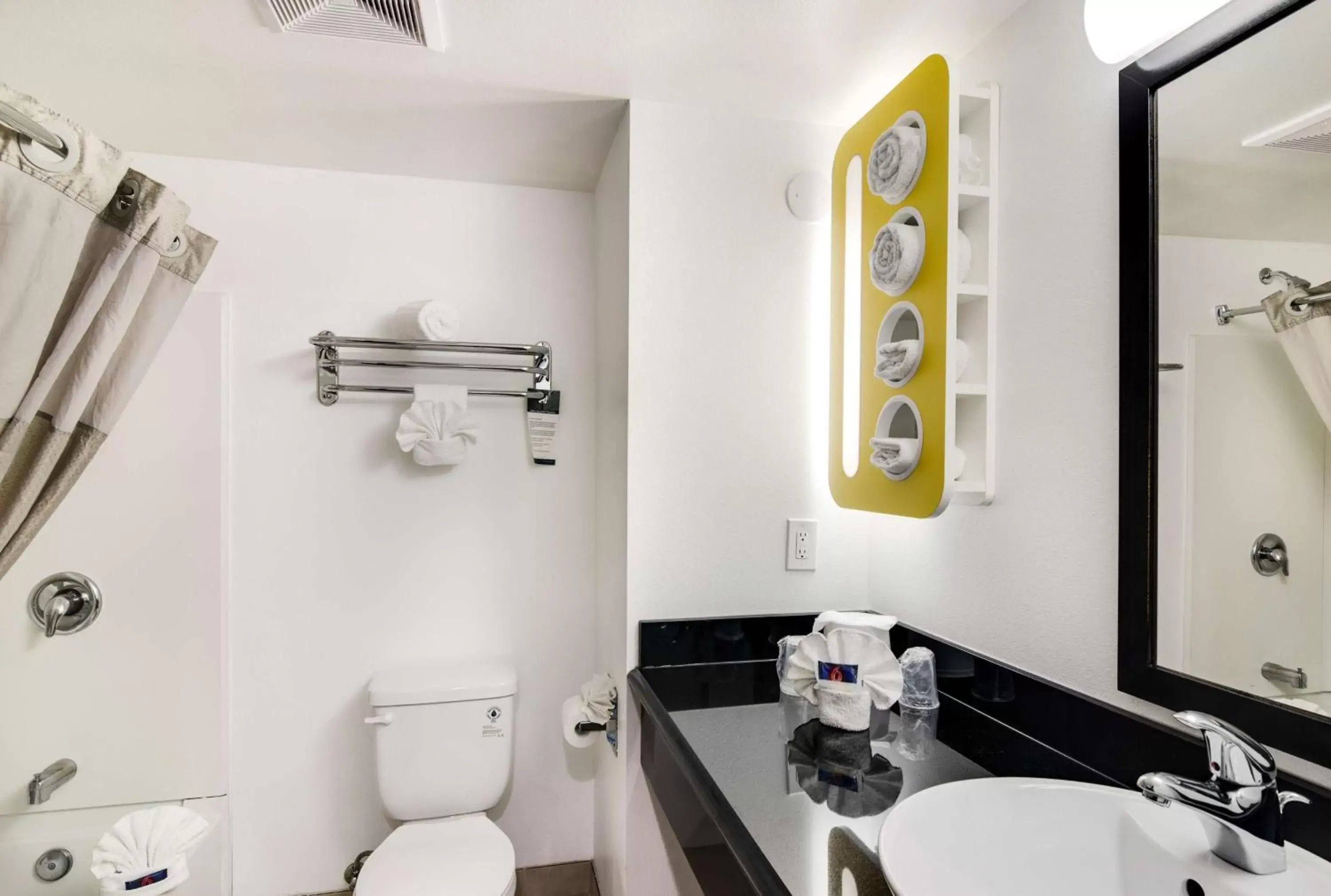 Shower, Kitchen/Kitchenette in Motel 6-Carson, CA