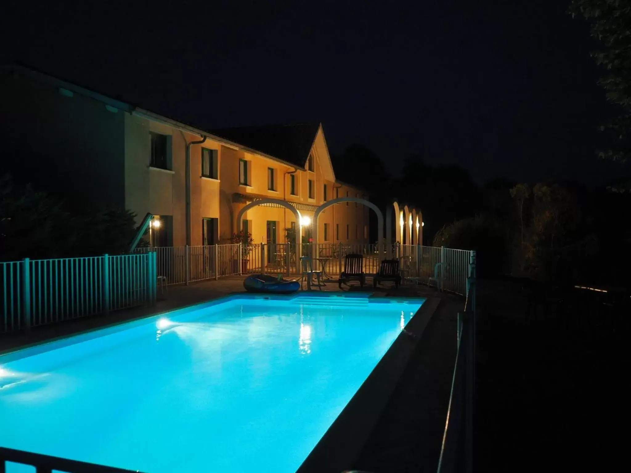 Swimming pool, Property Building in N'Atura Hôtel