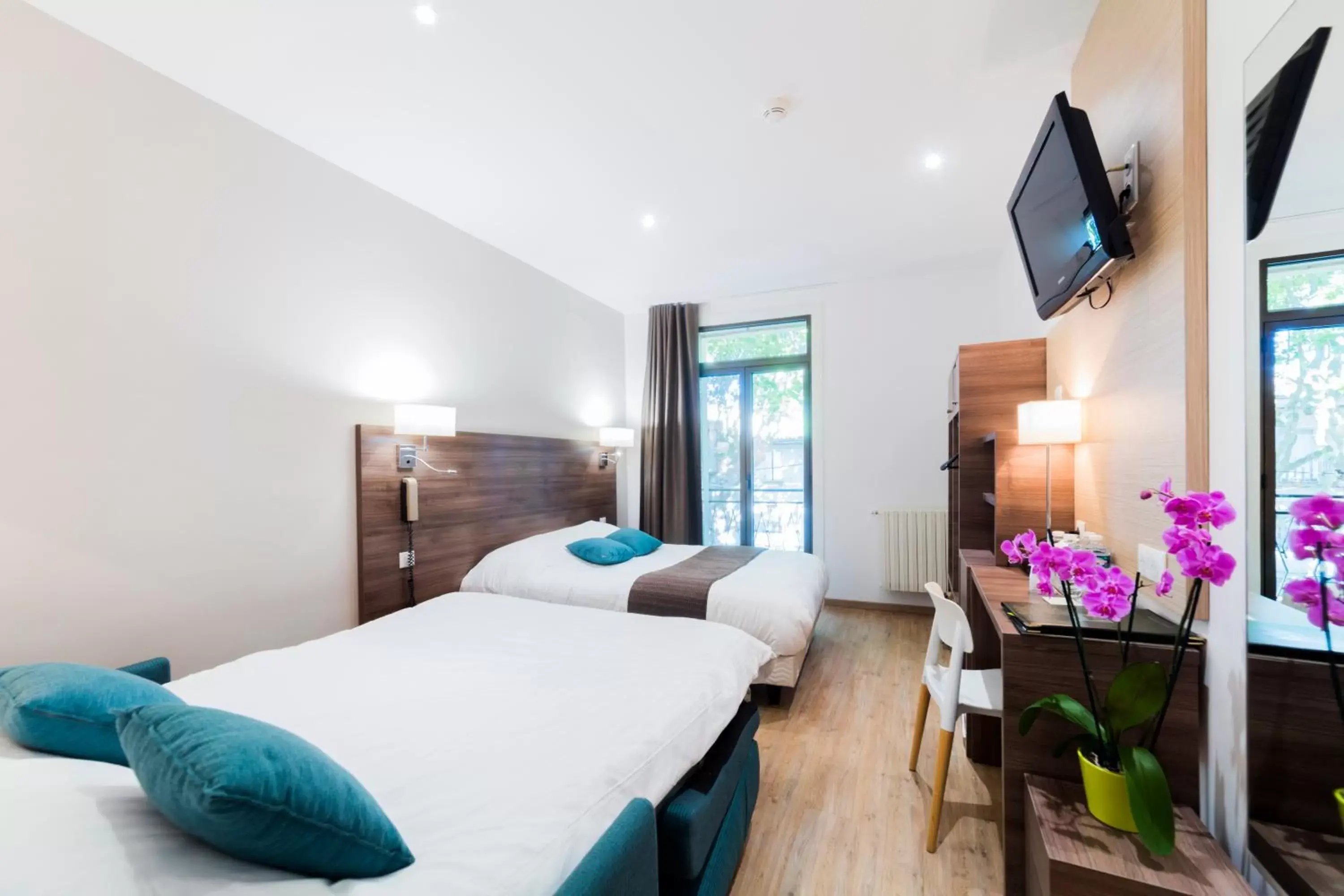 Bedroom, Bed in Logis Hôtel Restaurant Le Cours Bedroom, Bed in Logis Hôtel Restaurant Le Cours