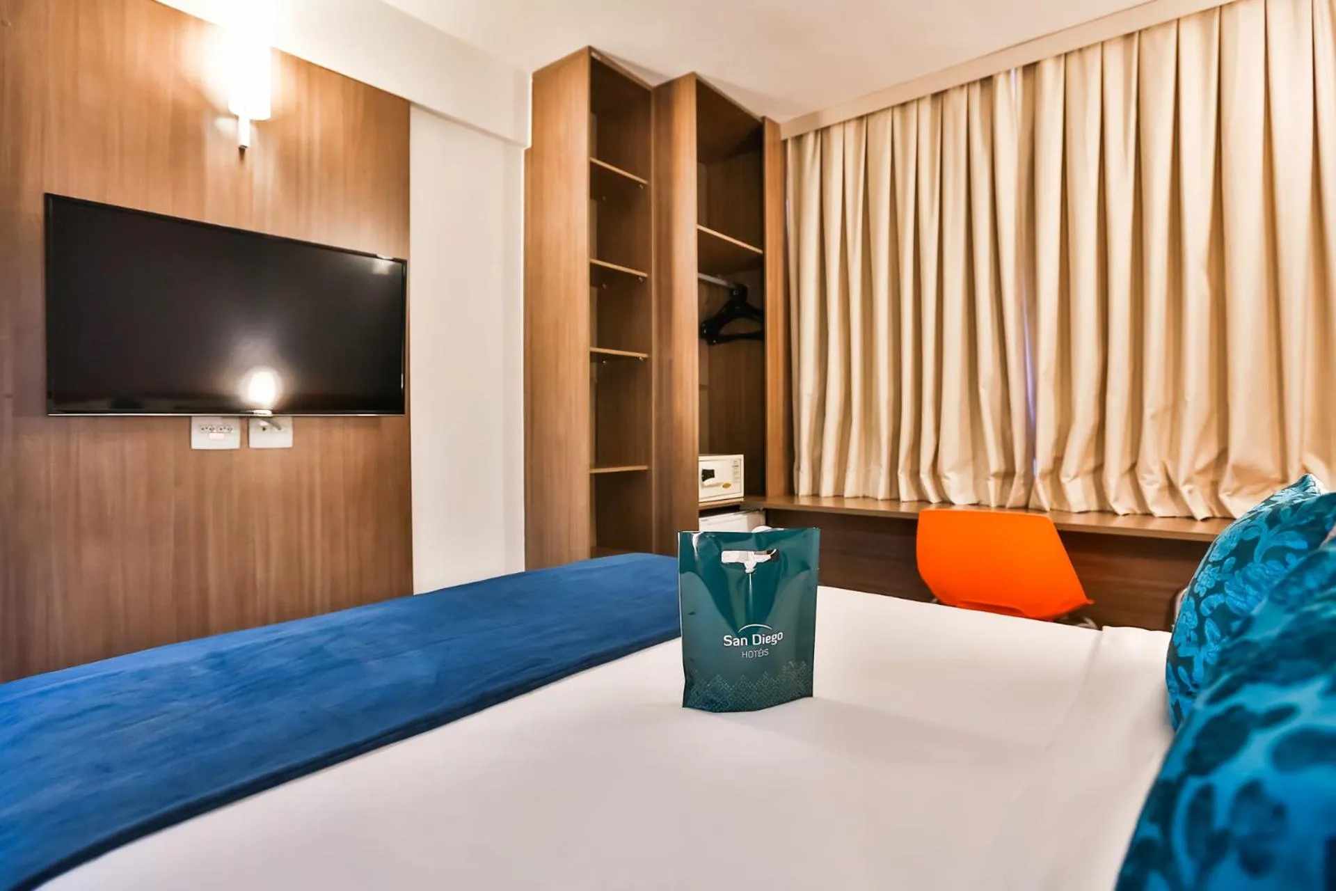 Bed in San Diego Express Barro Preto