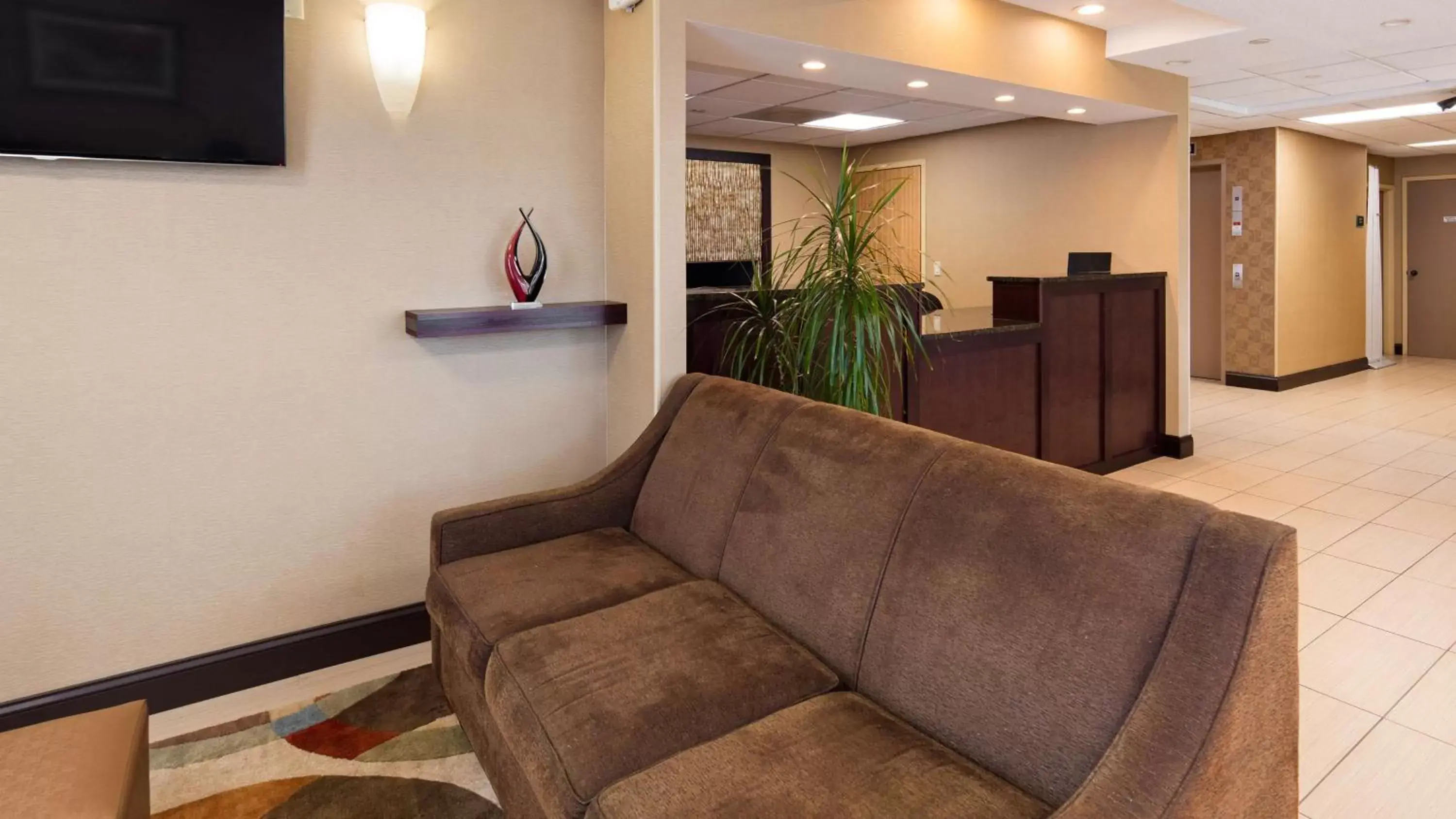 Lobby or reception, Seating Area in Best Western Springfield West Inn