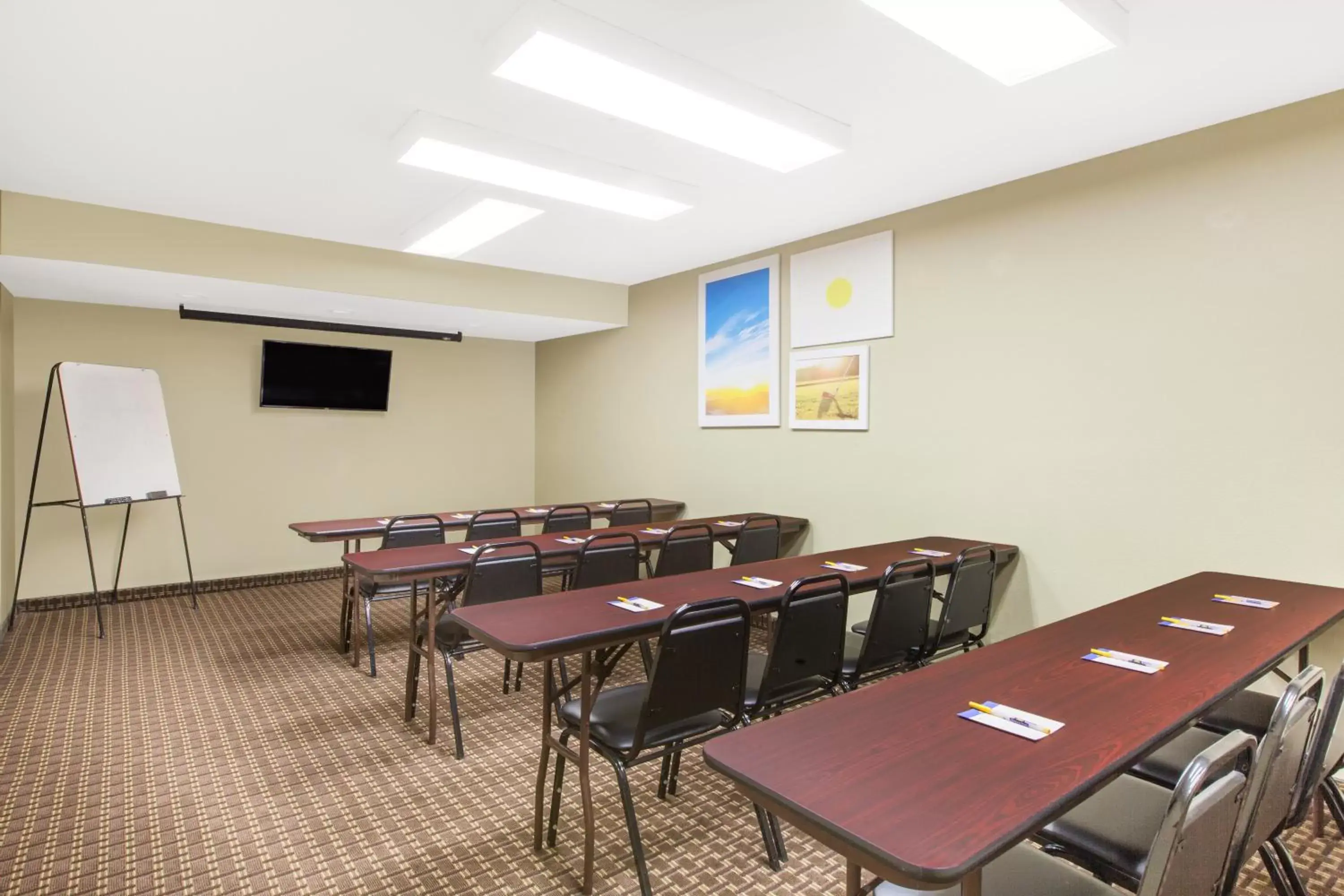 Meeting/conference room in Days Inn by Wyndham San Jose Airport