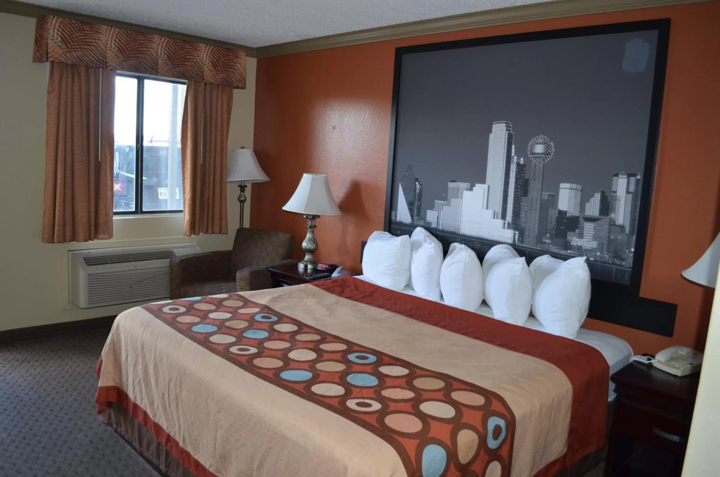 Bed in Hill Country Inn and Suite