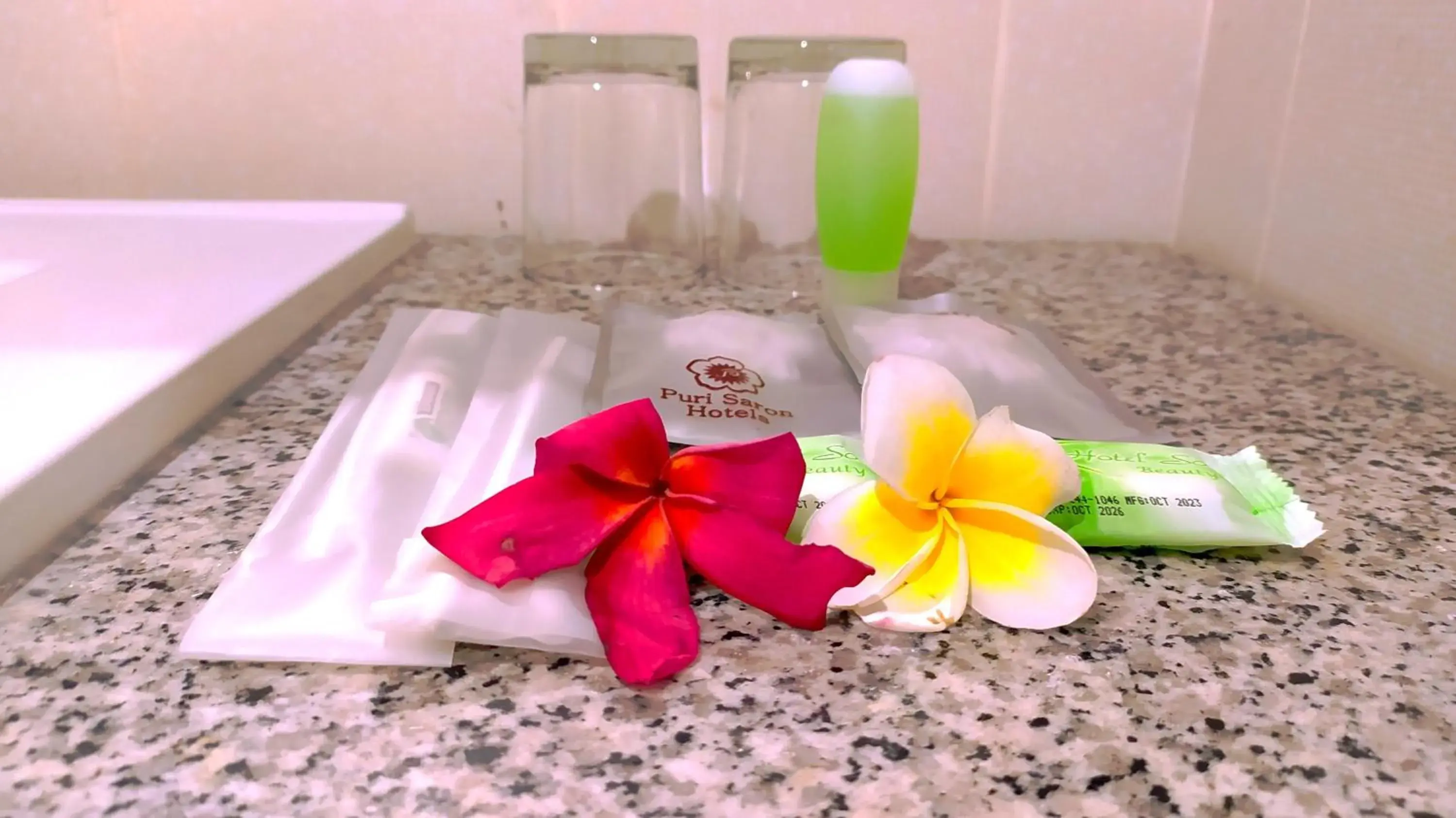 Bathroom in Puri Saron Denpasar Hotel