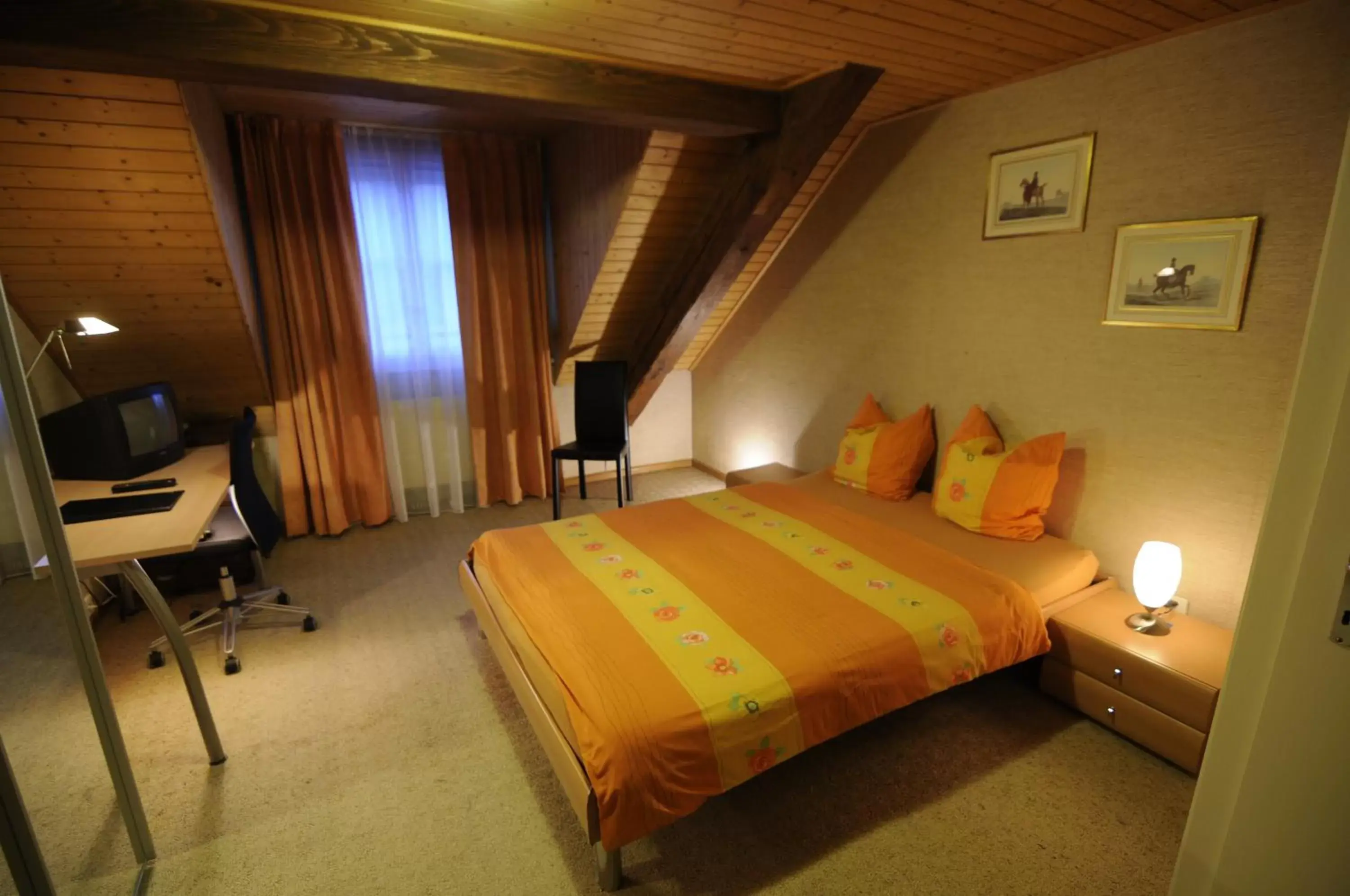 Day, Bed in Hôtel de la Croix-Blanche