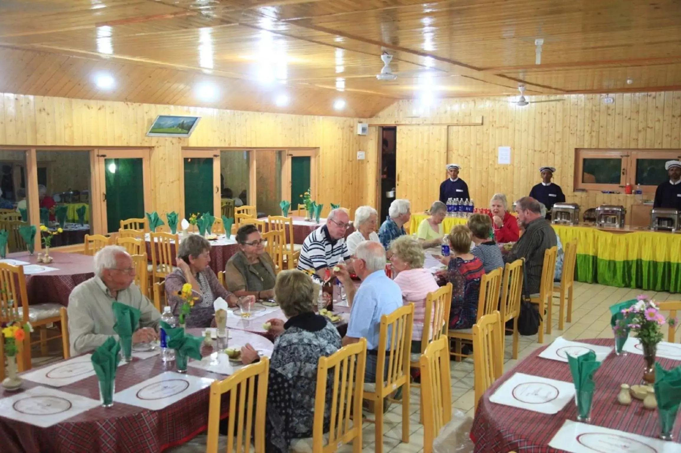 Restaurant/places to eat in Wangnoo Heritage Houseboats Restaurant/places to eat in Wangnoo Heritage Houseboats