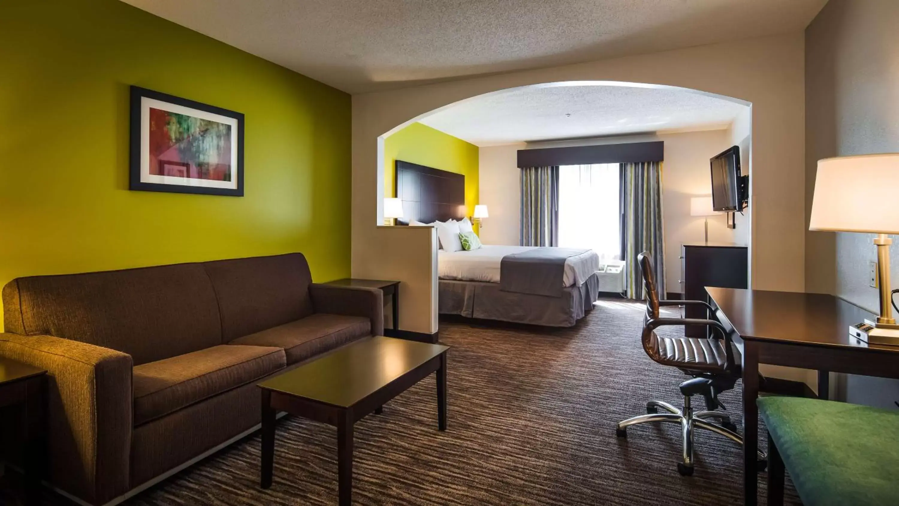 Photo of the whole room, Seating Area in Best Western Magnolia Inn and Suites