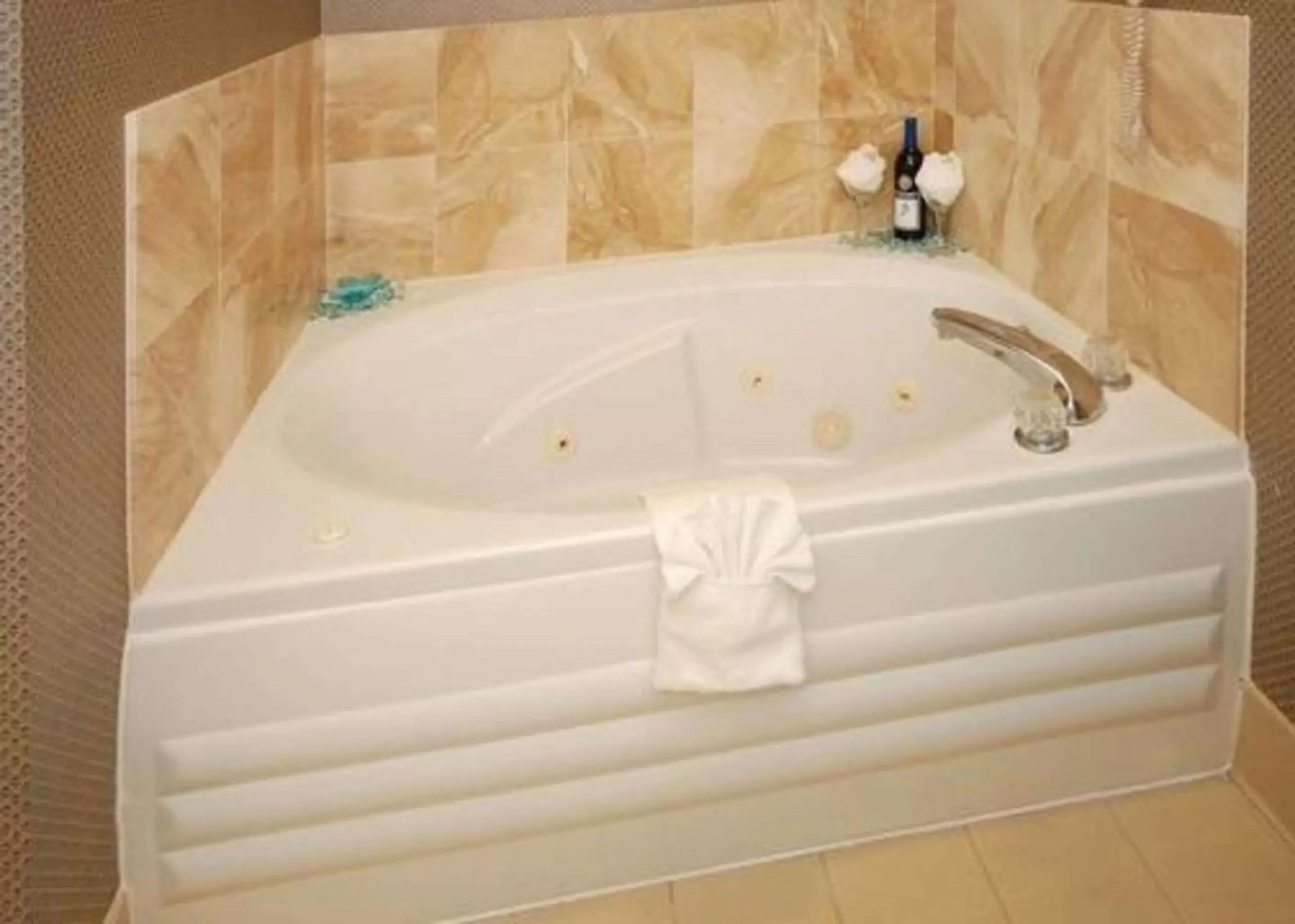 Photo of the whole room, Bathroom in Quality Inn & Suites Tarboro - Kingsboro