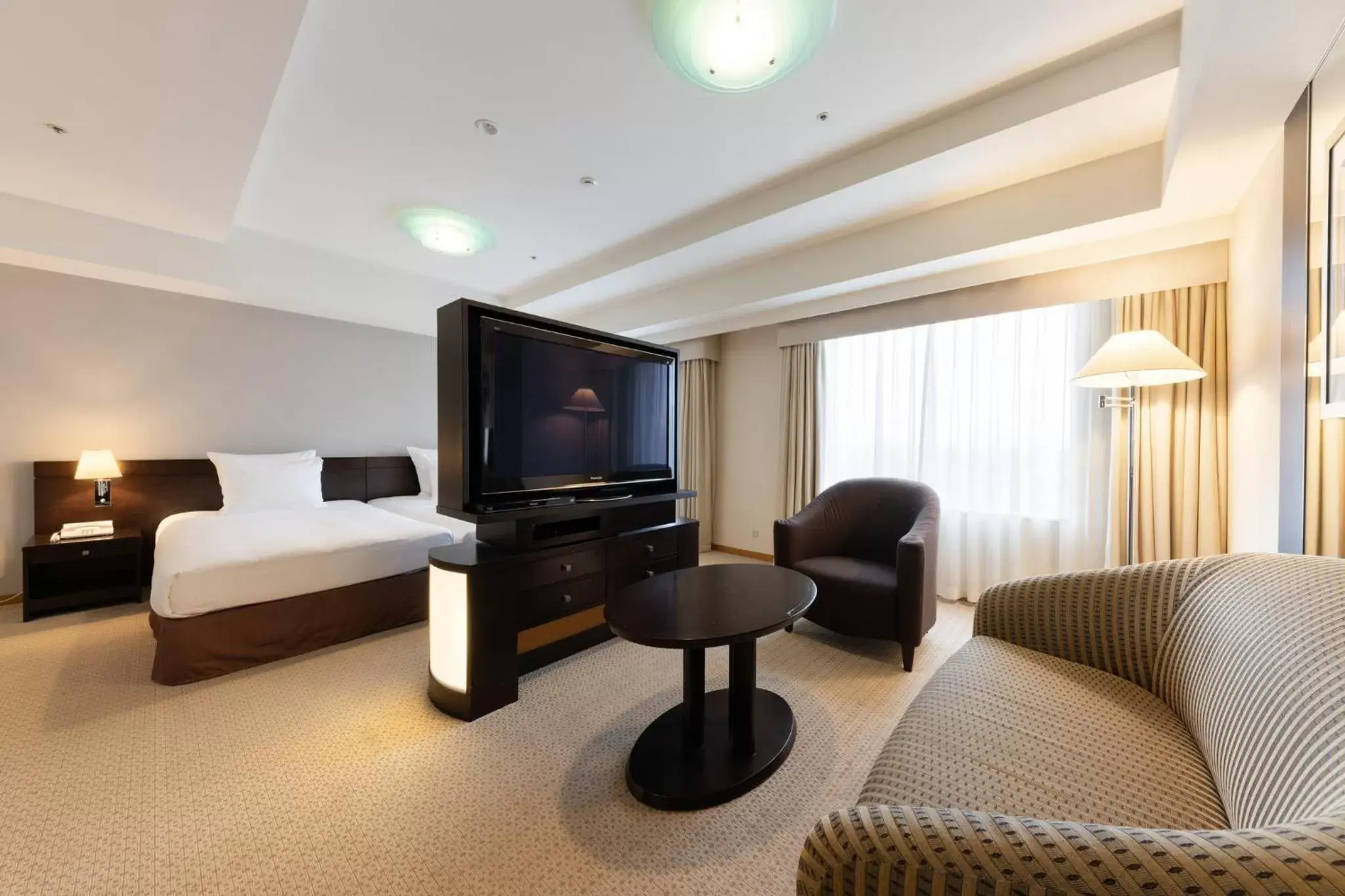 Photo of the whole room, Seating Area in ANA Crowne Plaza Toyama, an IHG Hotel