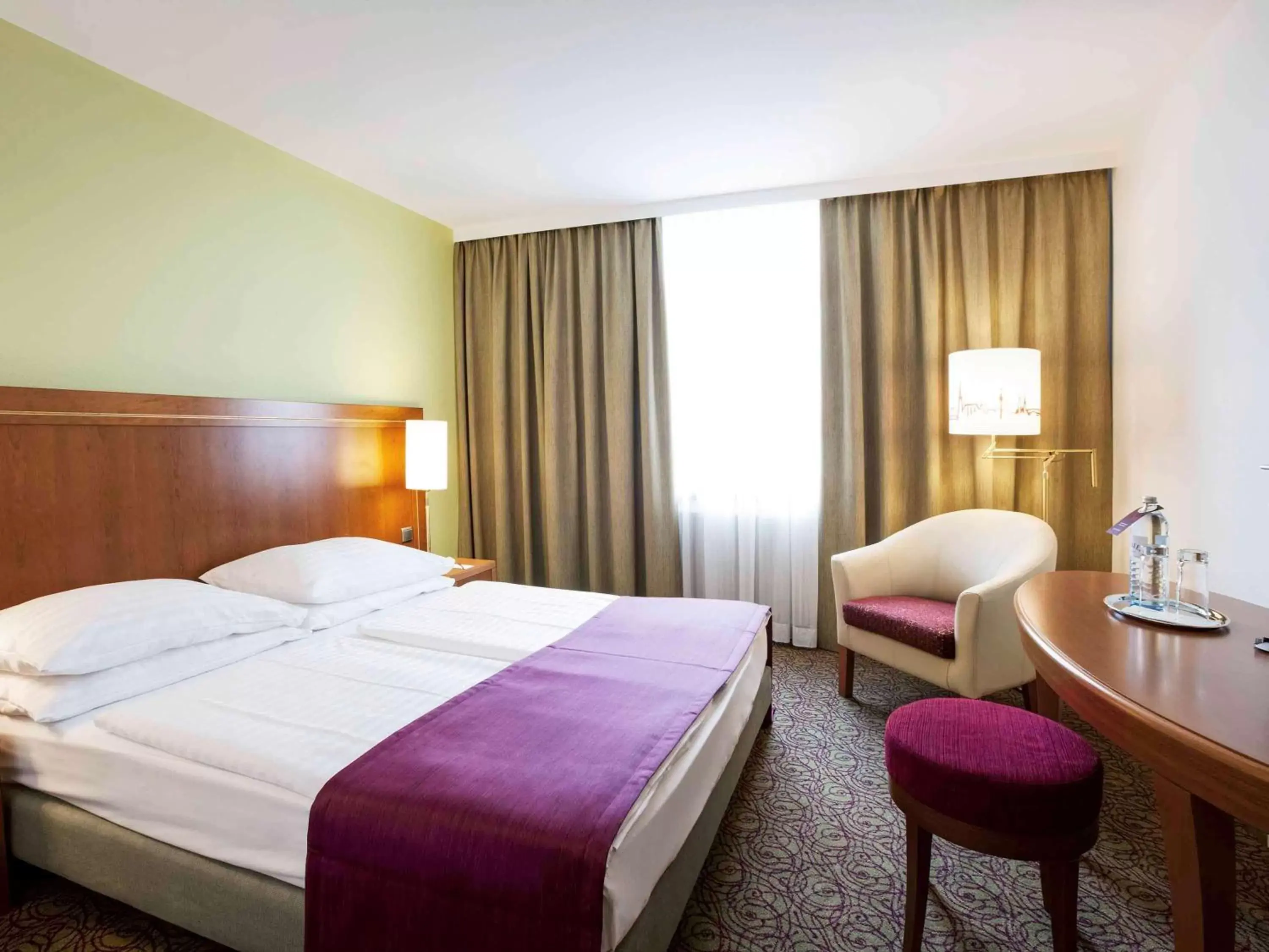 Photo of the whole room, Bed in Hotel Mercure Wien Westbahnhof