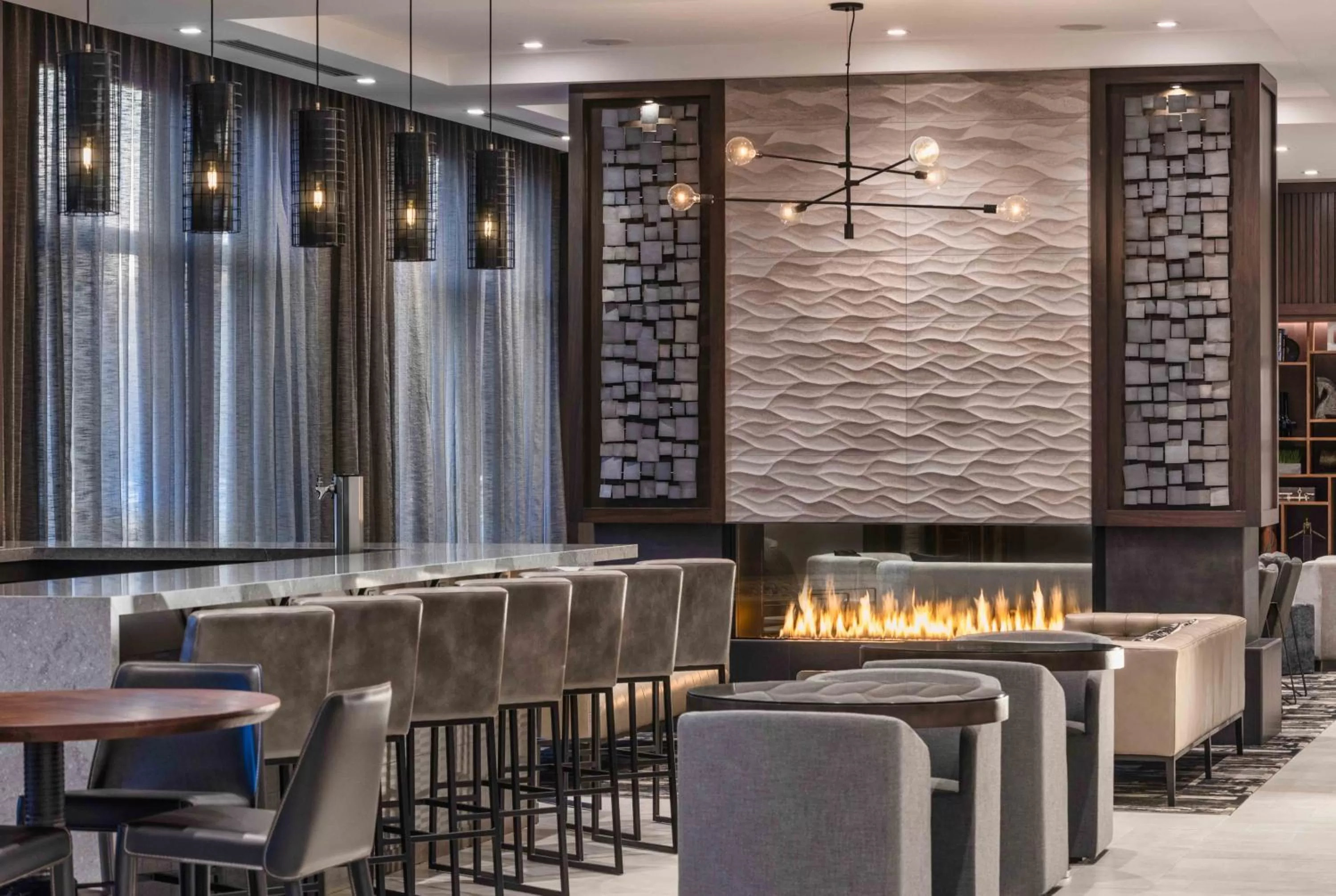 Lounge or bar in Holiday Inn Express - Boston Logan Airport - Revere by IHG