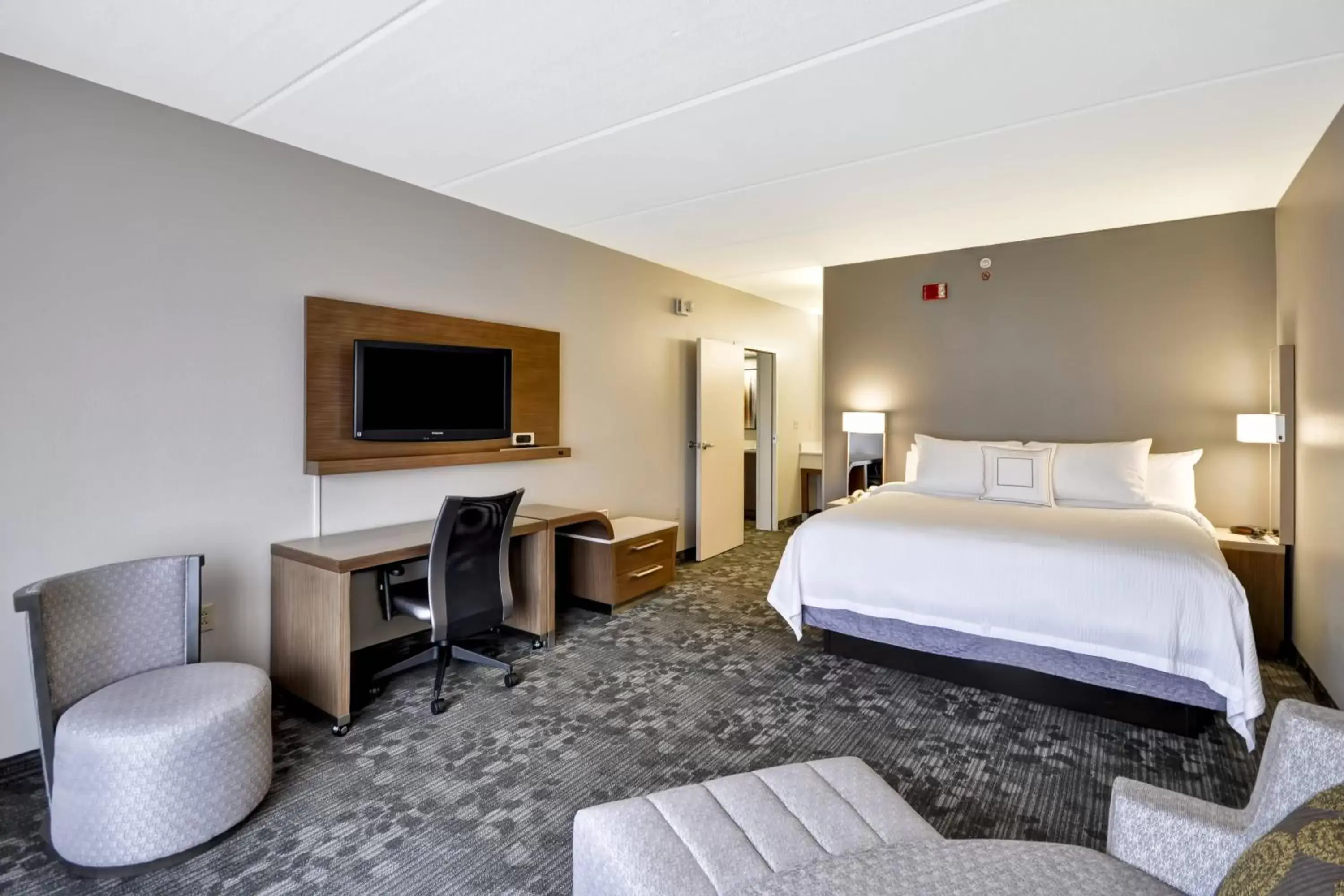 Photo of the whole room, Bed in Courtyard by Marriott Dalton