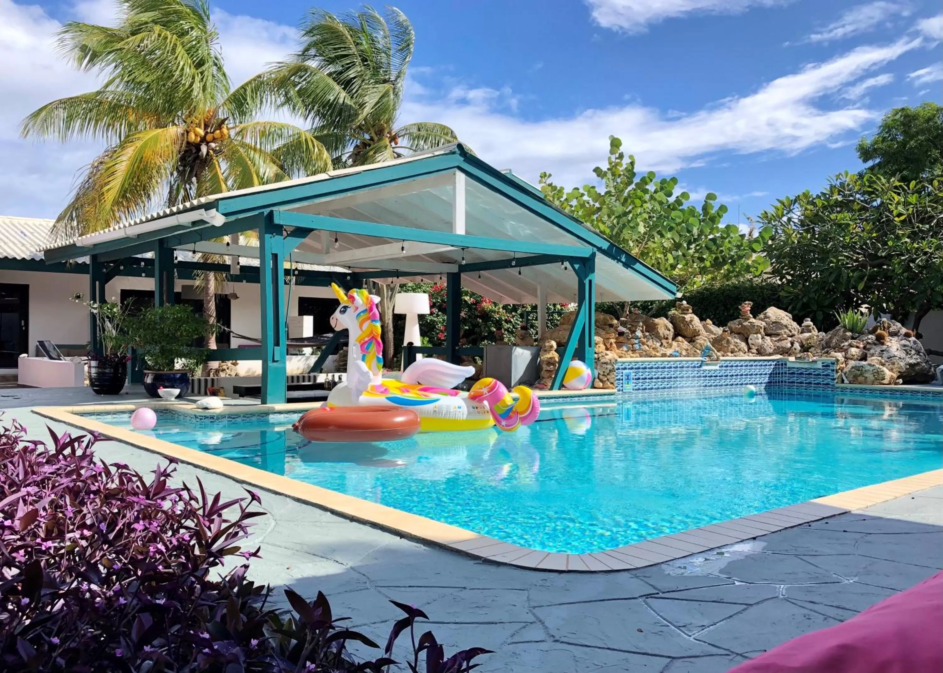 Property building, Swimming Pool in THUISHAVEN boutique mini-resort - fantastic garden and large pool - adults only