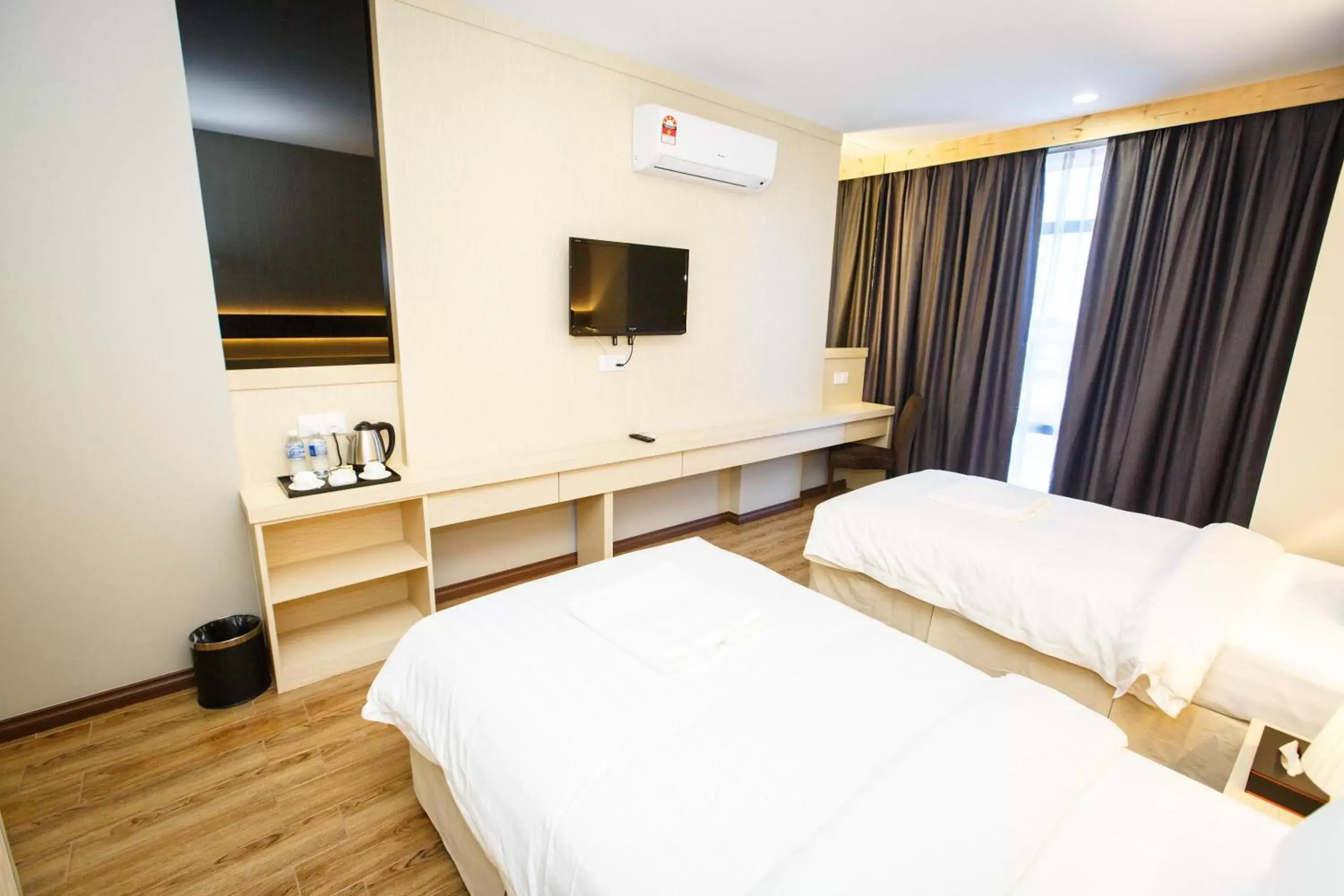 Bed in Lintas Platinum Hotel