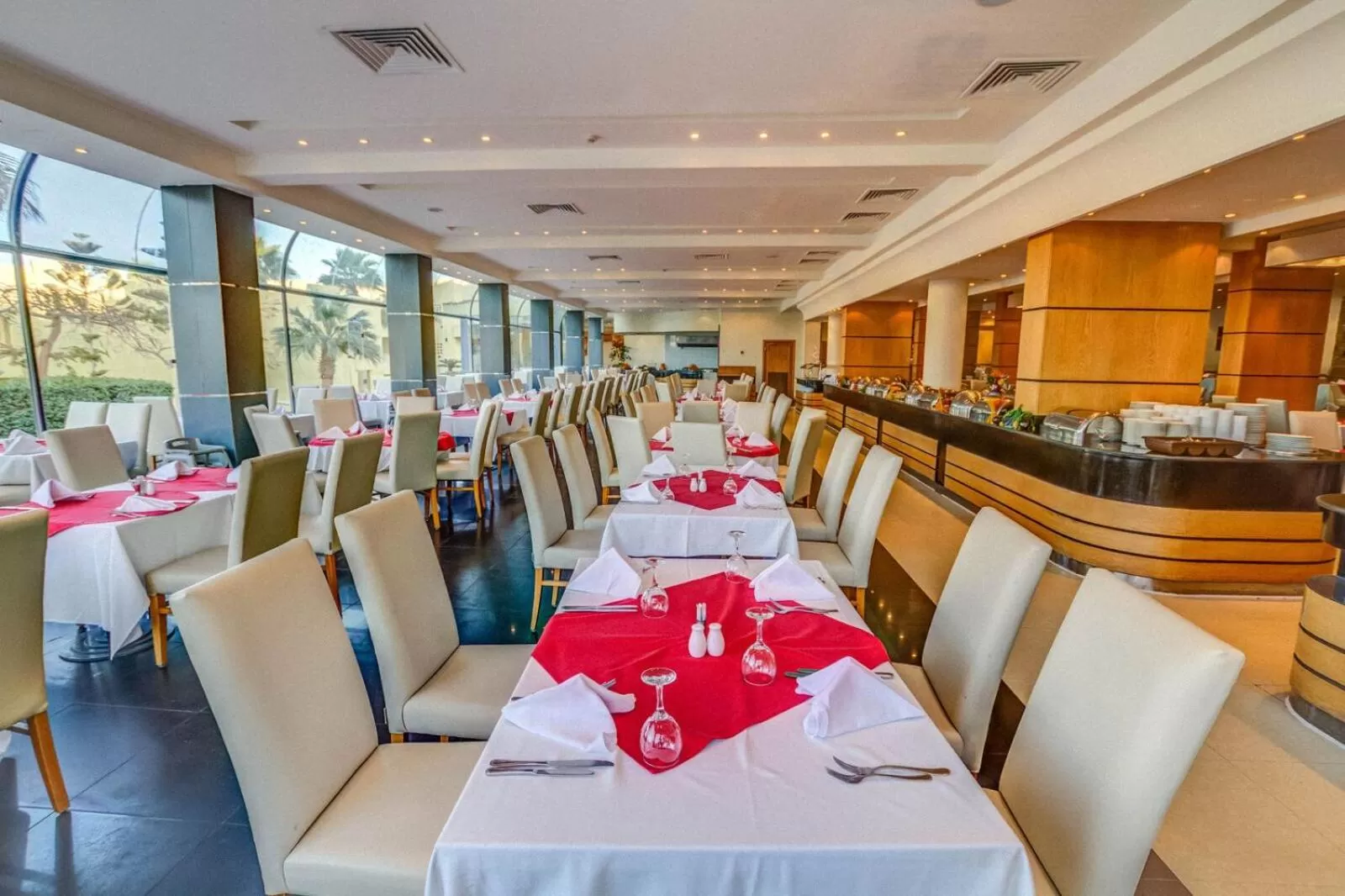 Restaurant/places to eat in Palm Beach Resort Families and Couples only