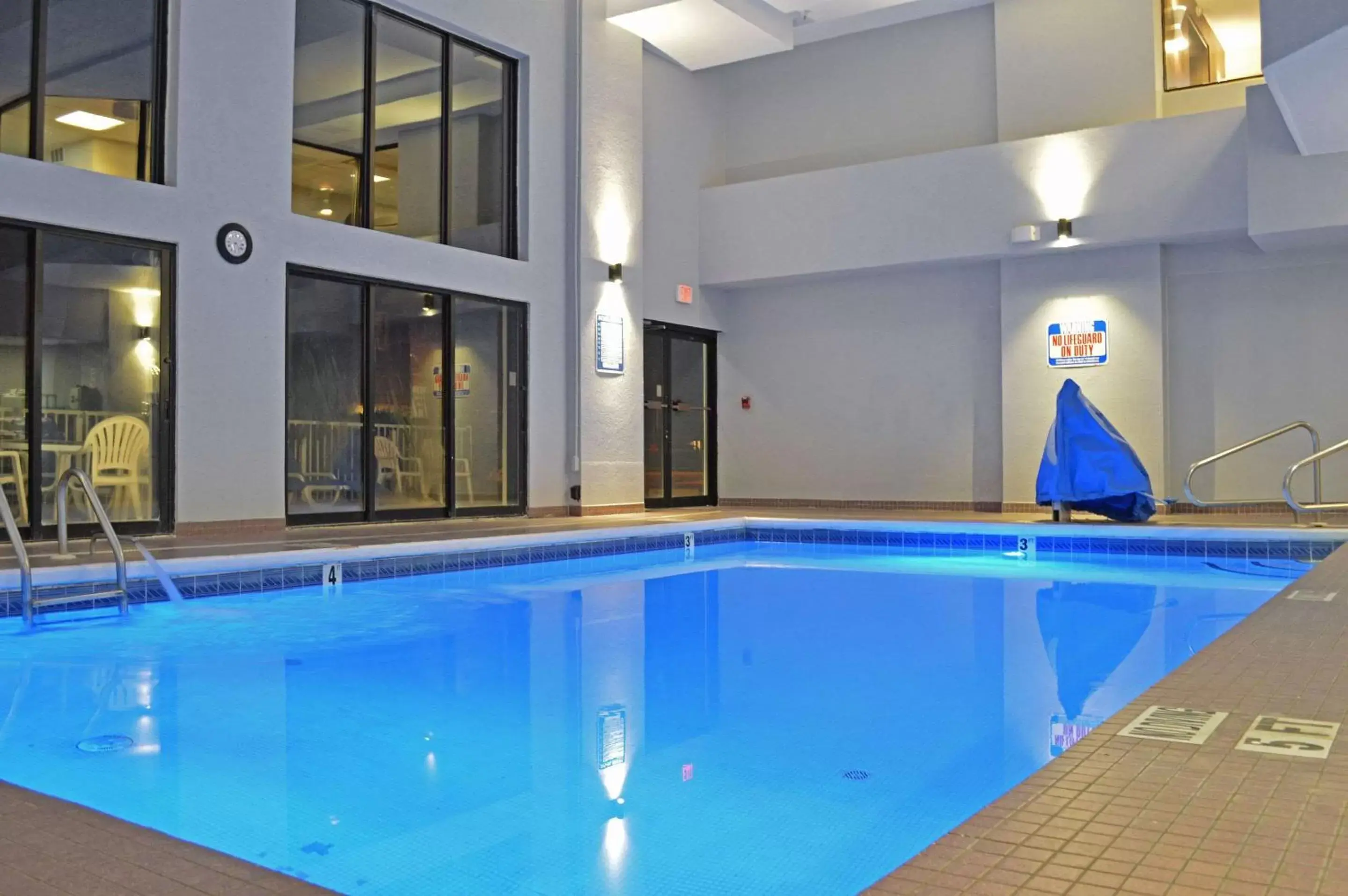 Swimming Pool in Quality Inn & Suites Rehoboth Beach – Dewey