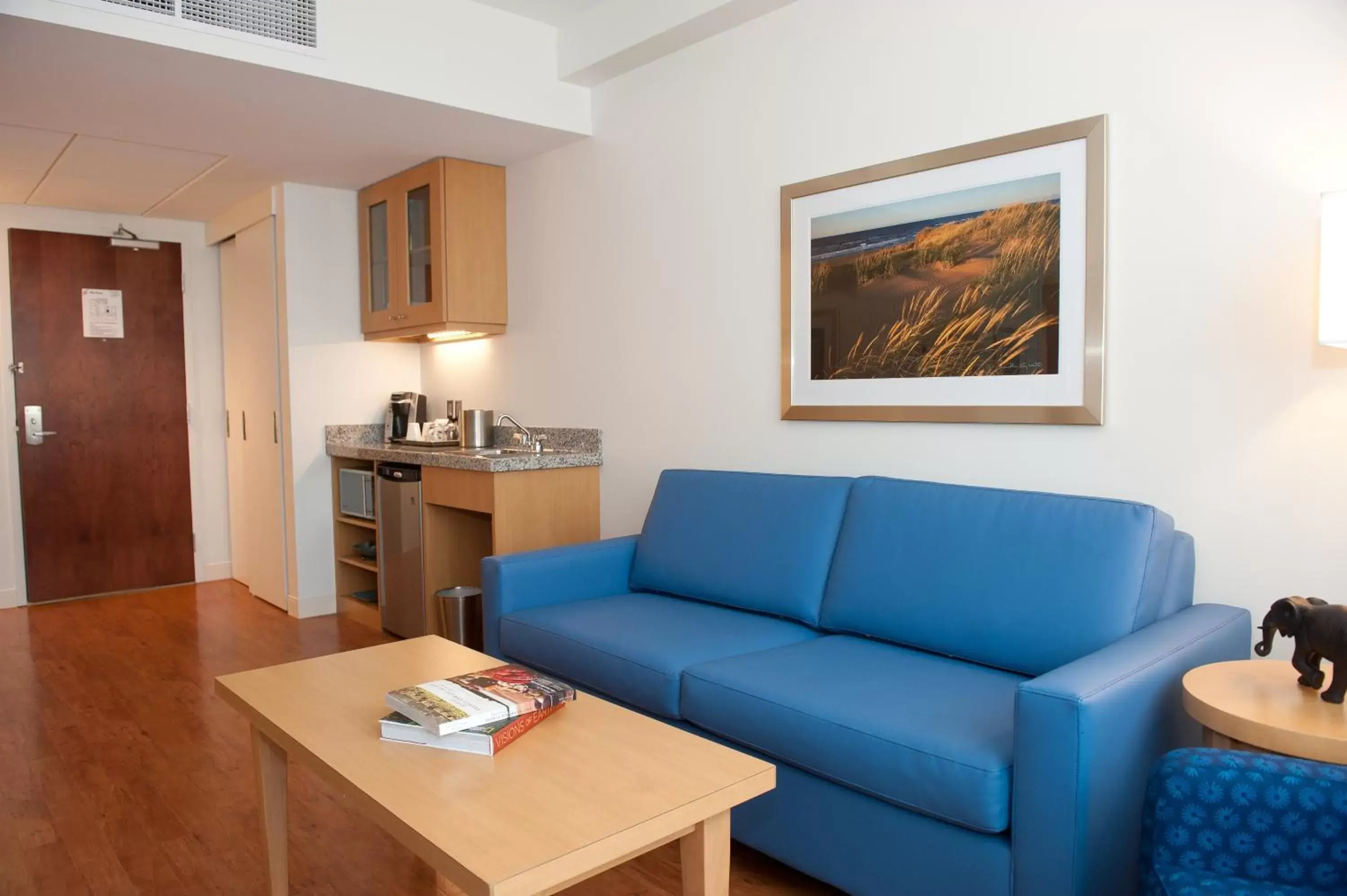 Bed in The Holman Grand Hotel Bed in The Holman Grand Hotel