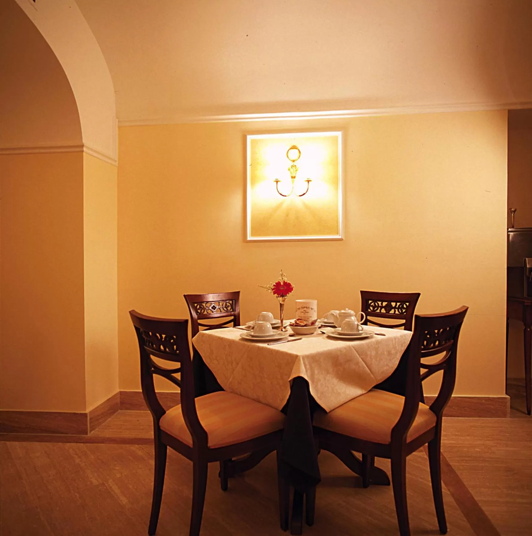 Restaurant/places to eat in Hotel Astoria Garden