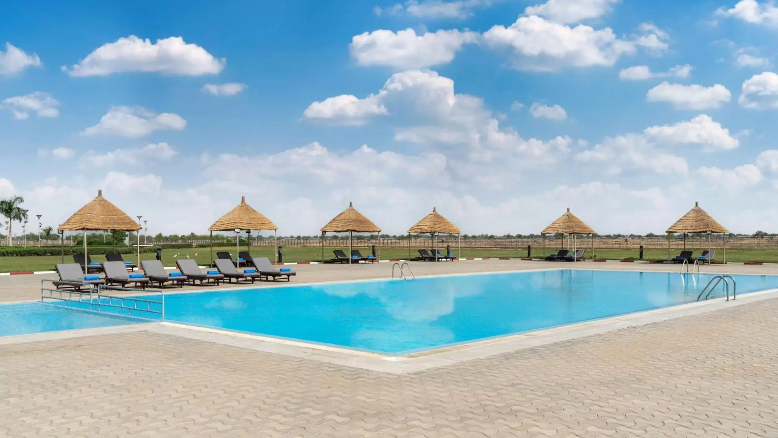 Pool view, Swimming Pool in Radisson Blu Hotel N'Djamena