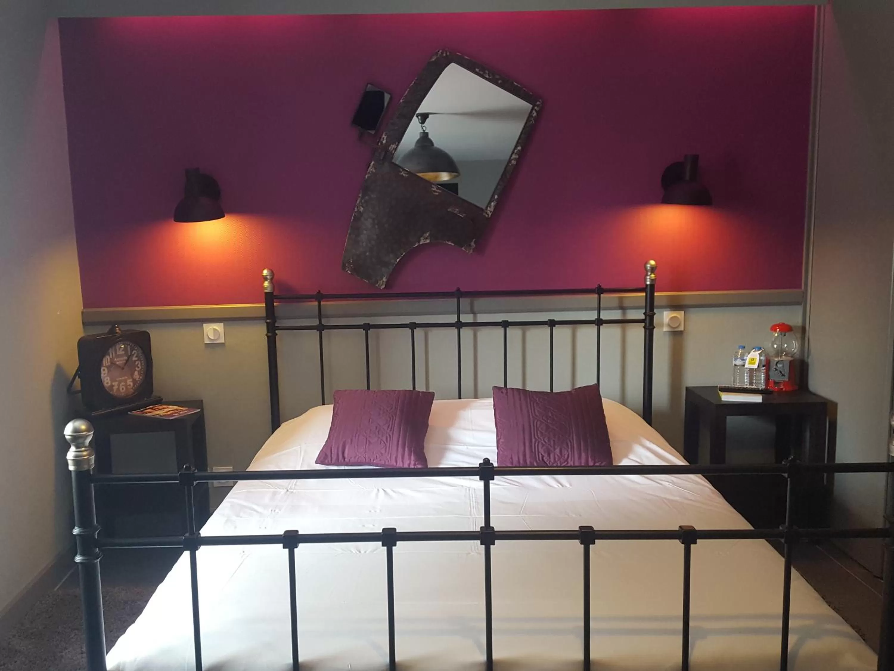 Bed in Hotel restaurant La Pêcherie - Le manoir d'à coté - Les 5 ruches -Logis hôtels