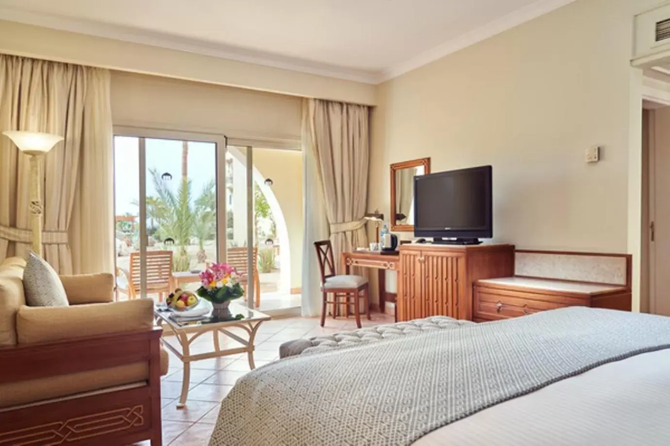 Bedroom, TV/Entertainment Center in Kempinski Hotel Soma Bay