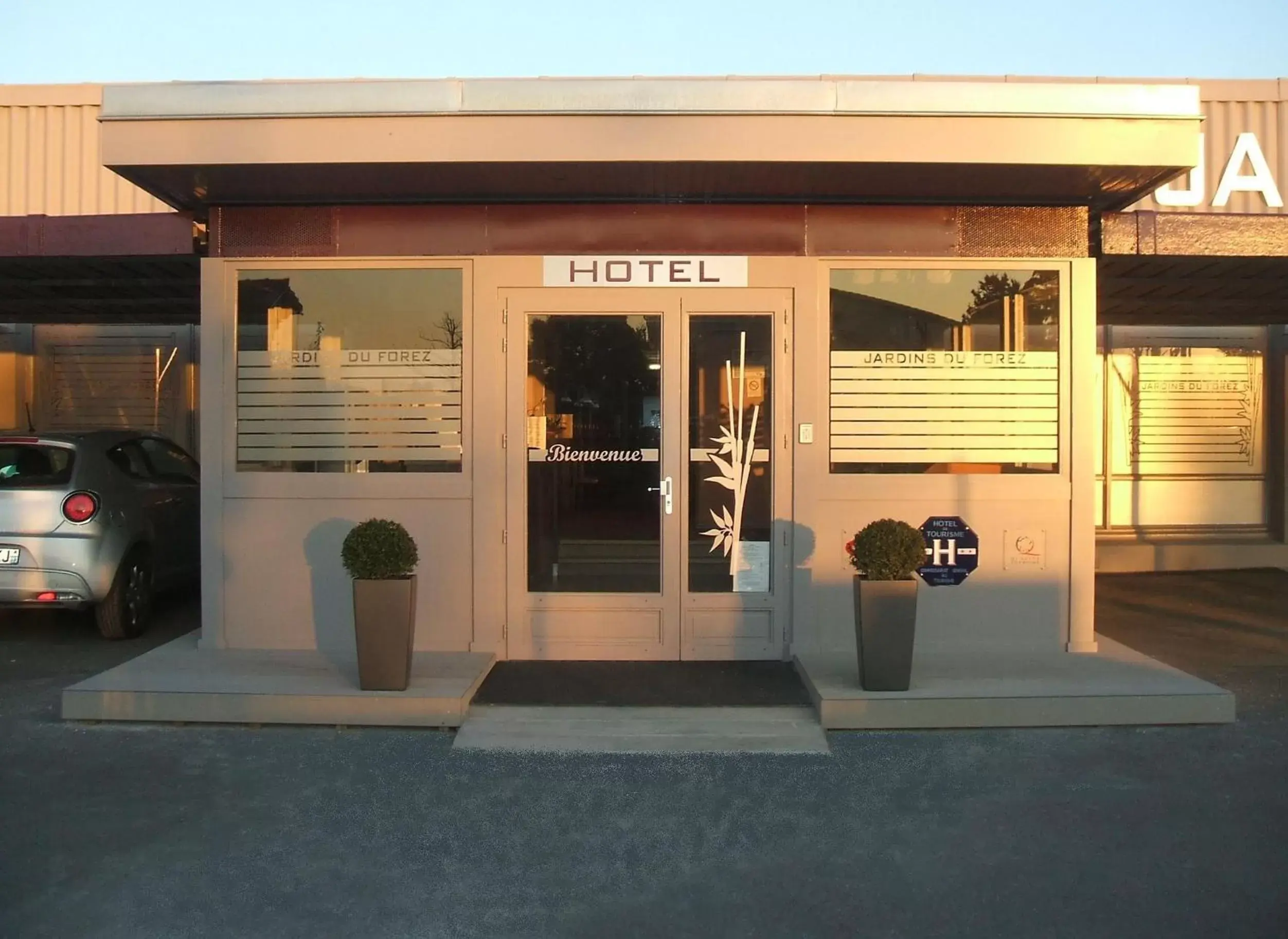 Facade/entrance in Les Jardins du Forez