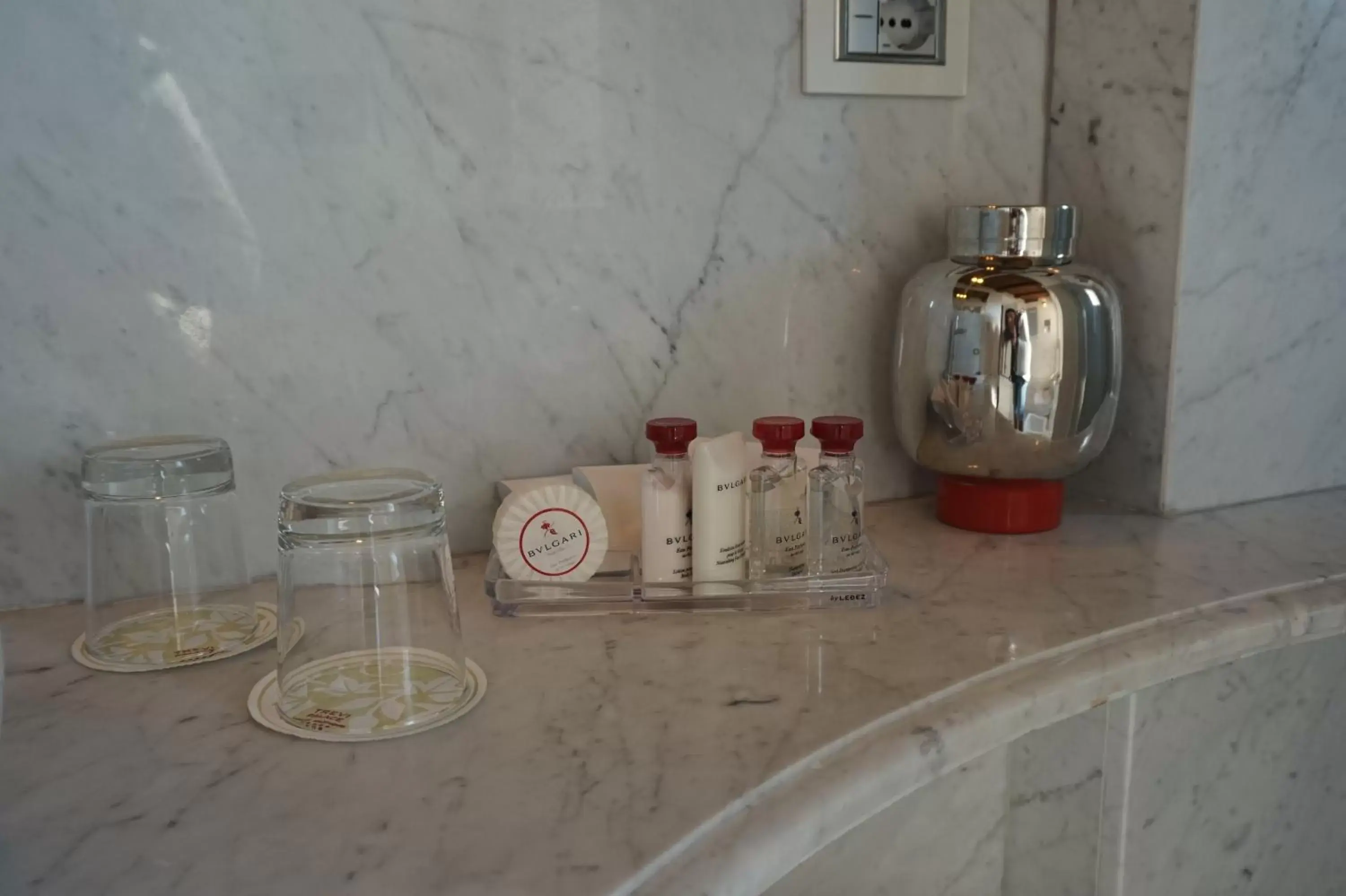 Bathroom, Drinks in Trevi Palace Luxury Inn