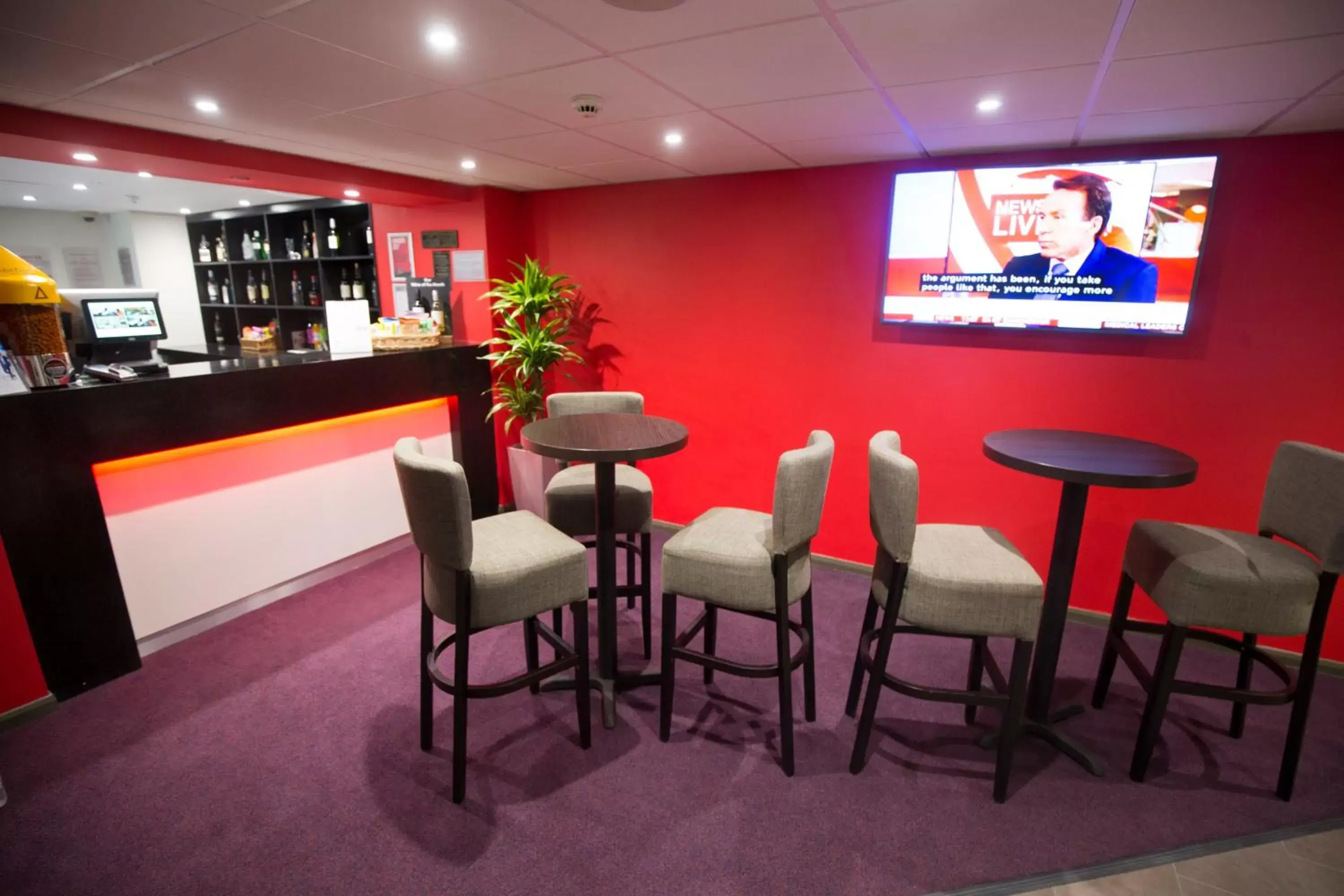 Lounge or bar in Ramada London South Mimms Lounge or bar in Ramada London South Mimms