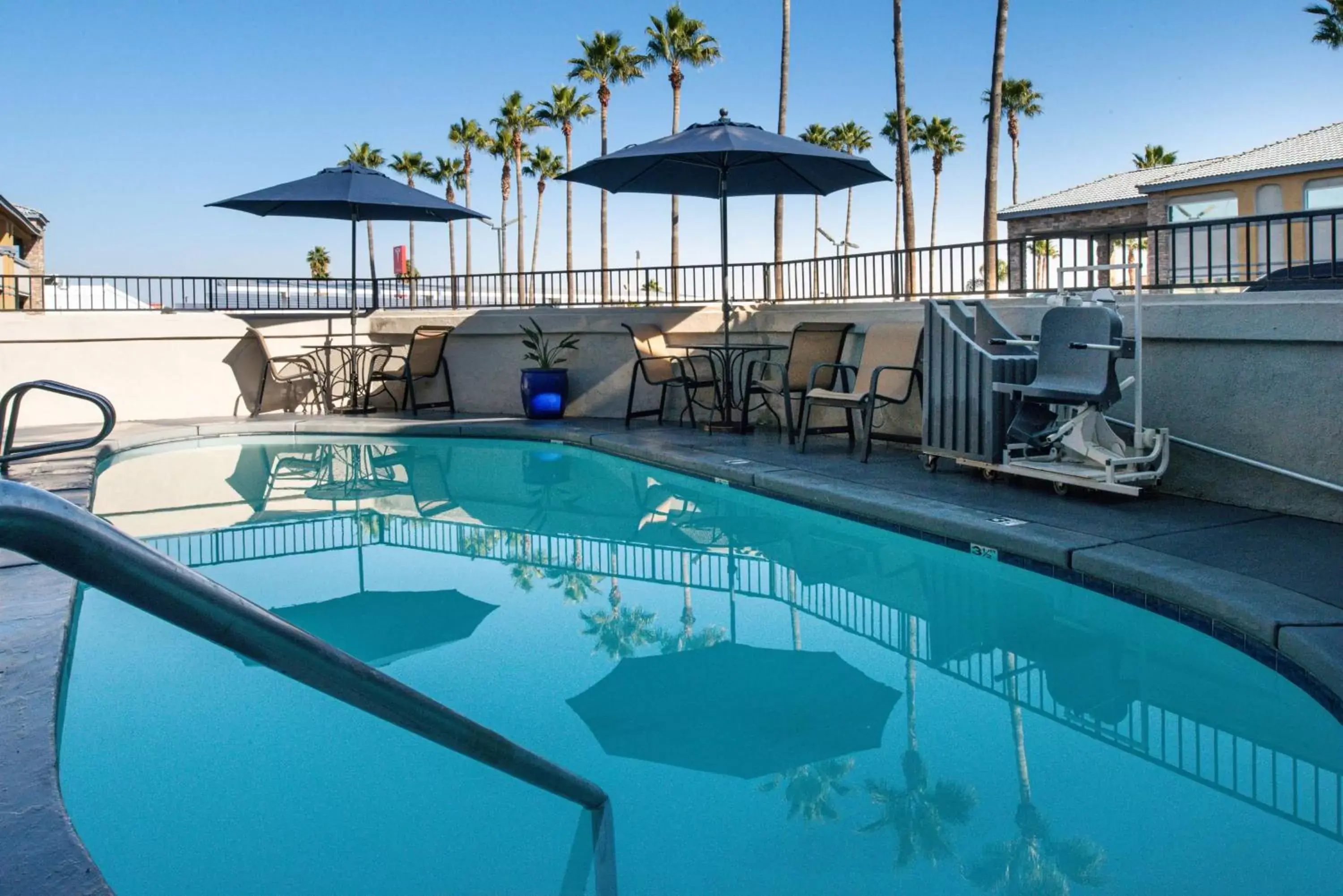 Activities, Swimming Pool in Best Western Kettleman City Inn & Suites