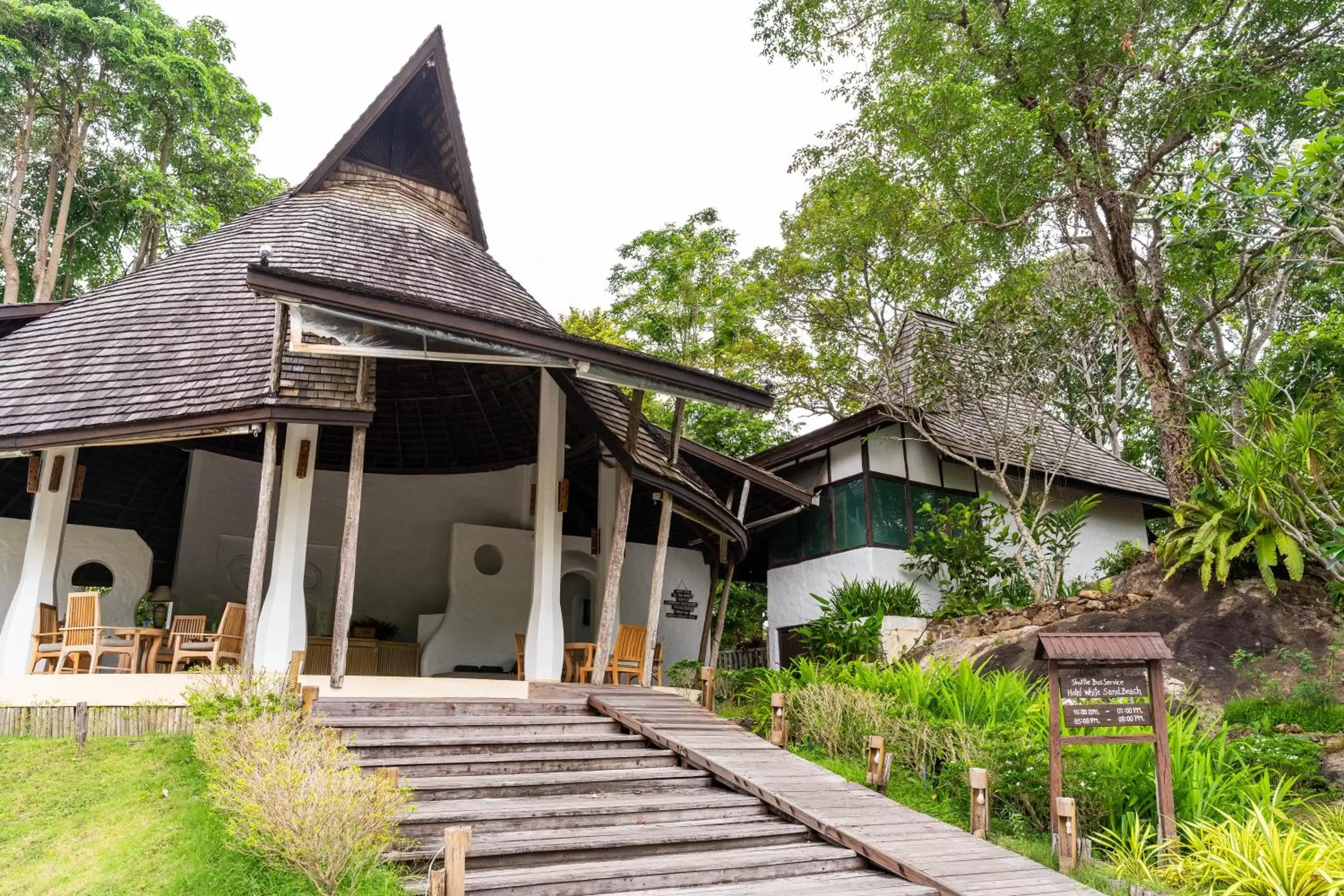 Facade/entrance, Property Building in Aana Resort & Spa