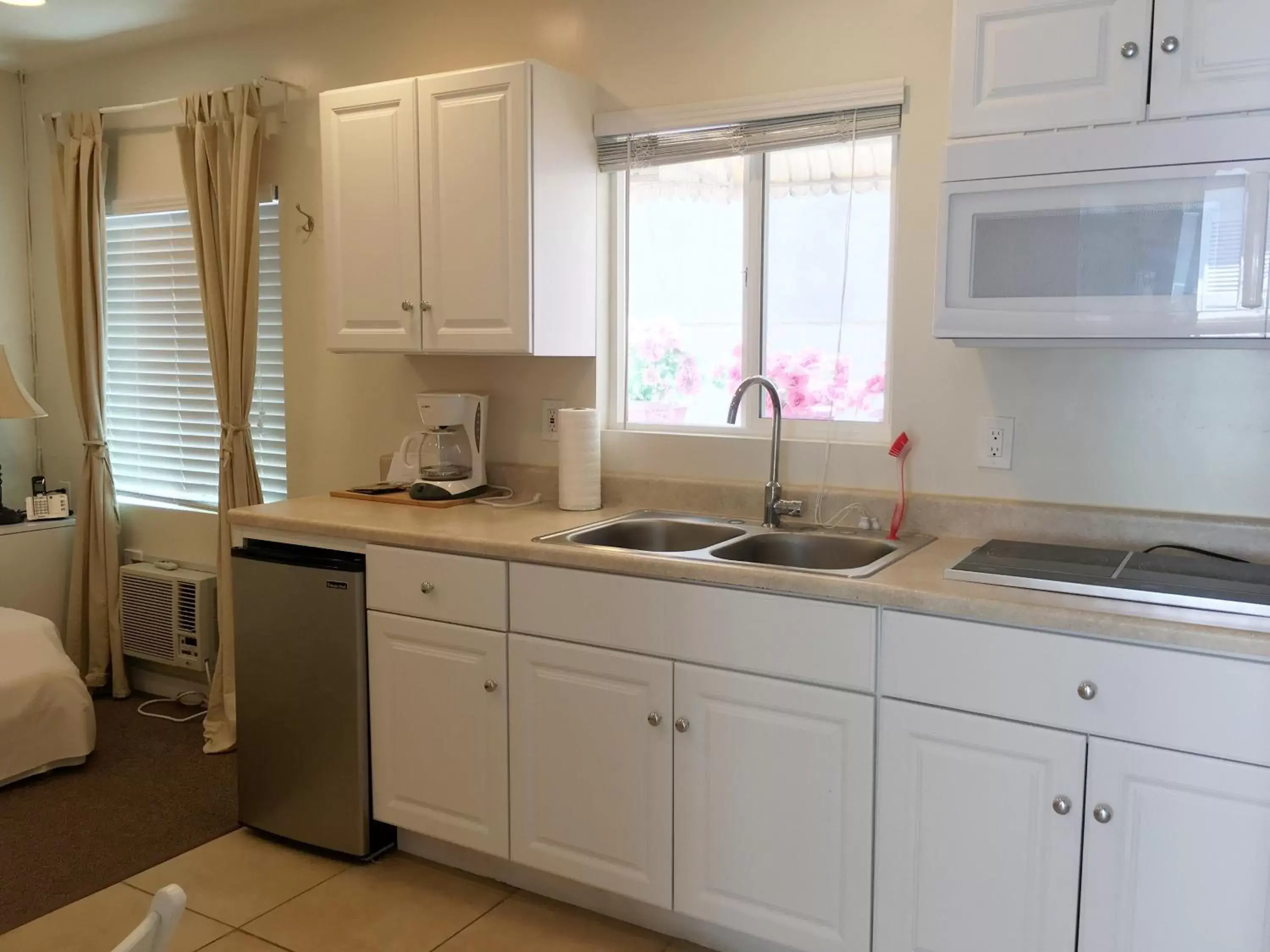 Kitchen or kitchenette, Kitchen/Kitchenette in El Rancho Motel