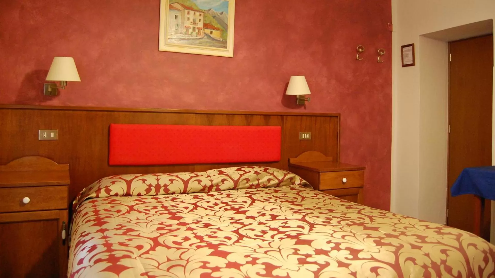 Bed in Albergo Miramonti