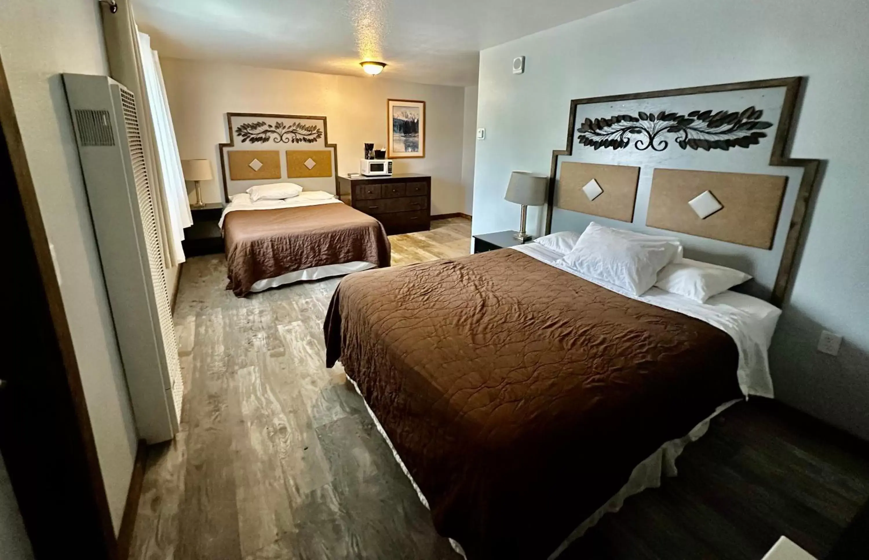 Family Room with Private Bathroom in Alaska Angler's Inn Family Room with Private Bathroom in Alaska Angler's Inn