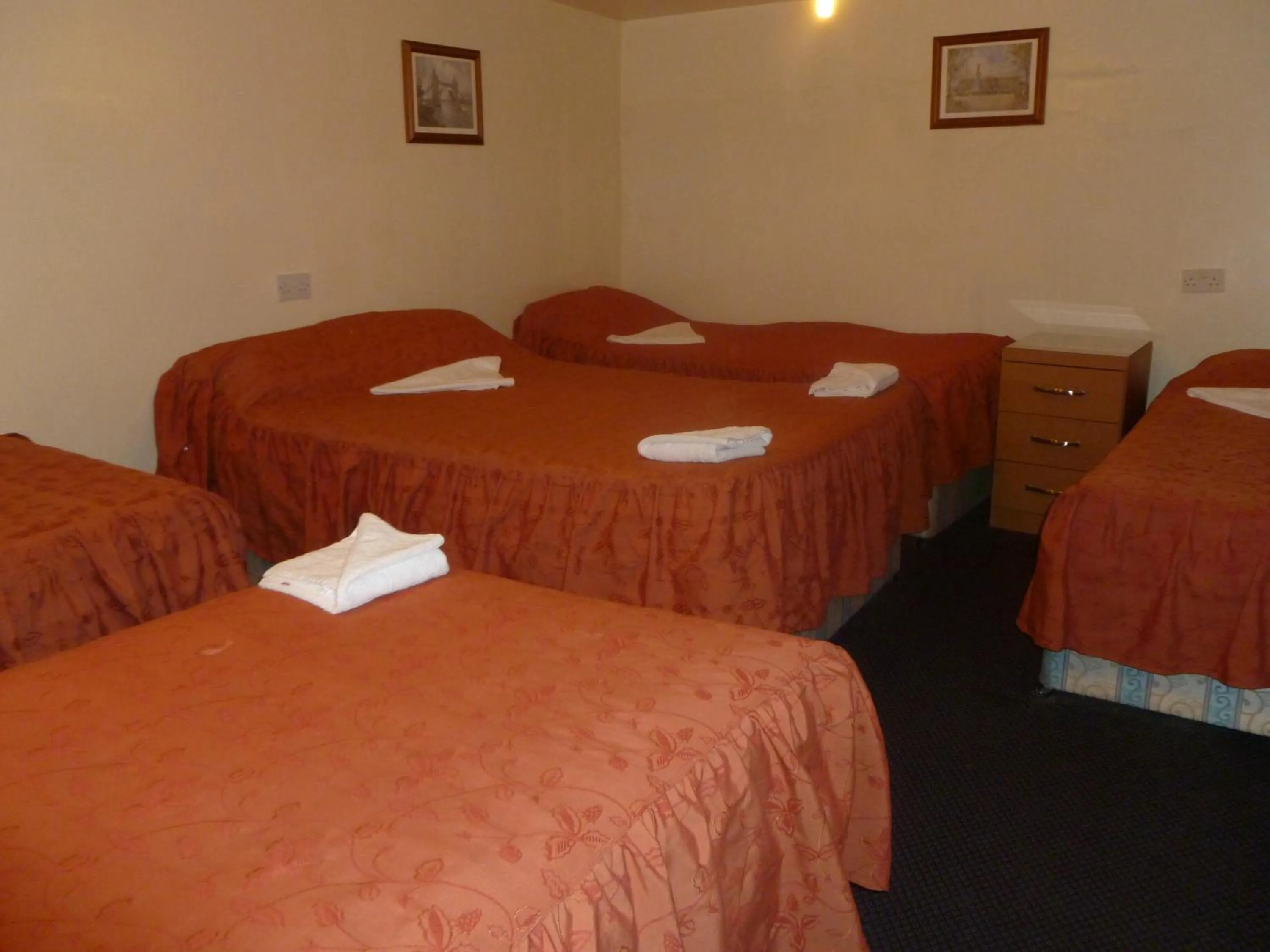 Bed in Guilford House Hotel