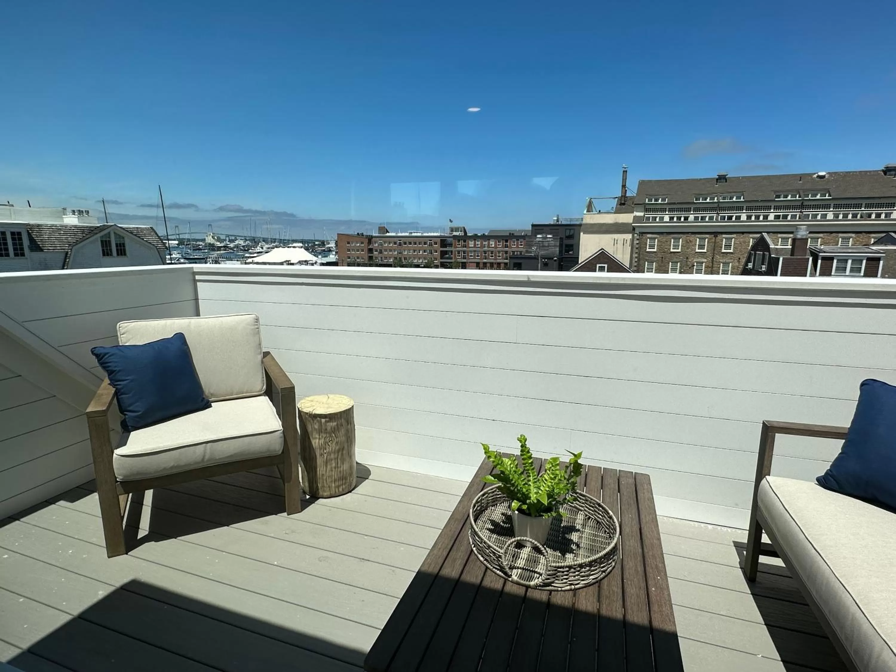 Balcony/Terrace in Harborside Inn