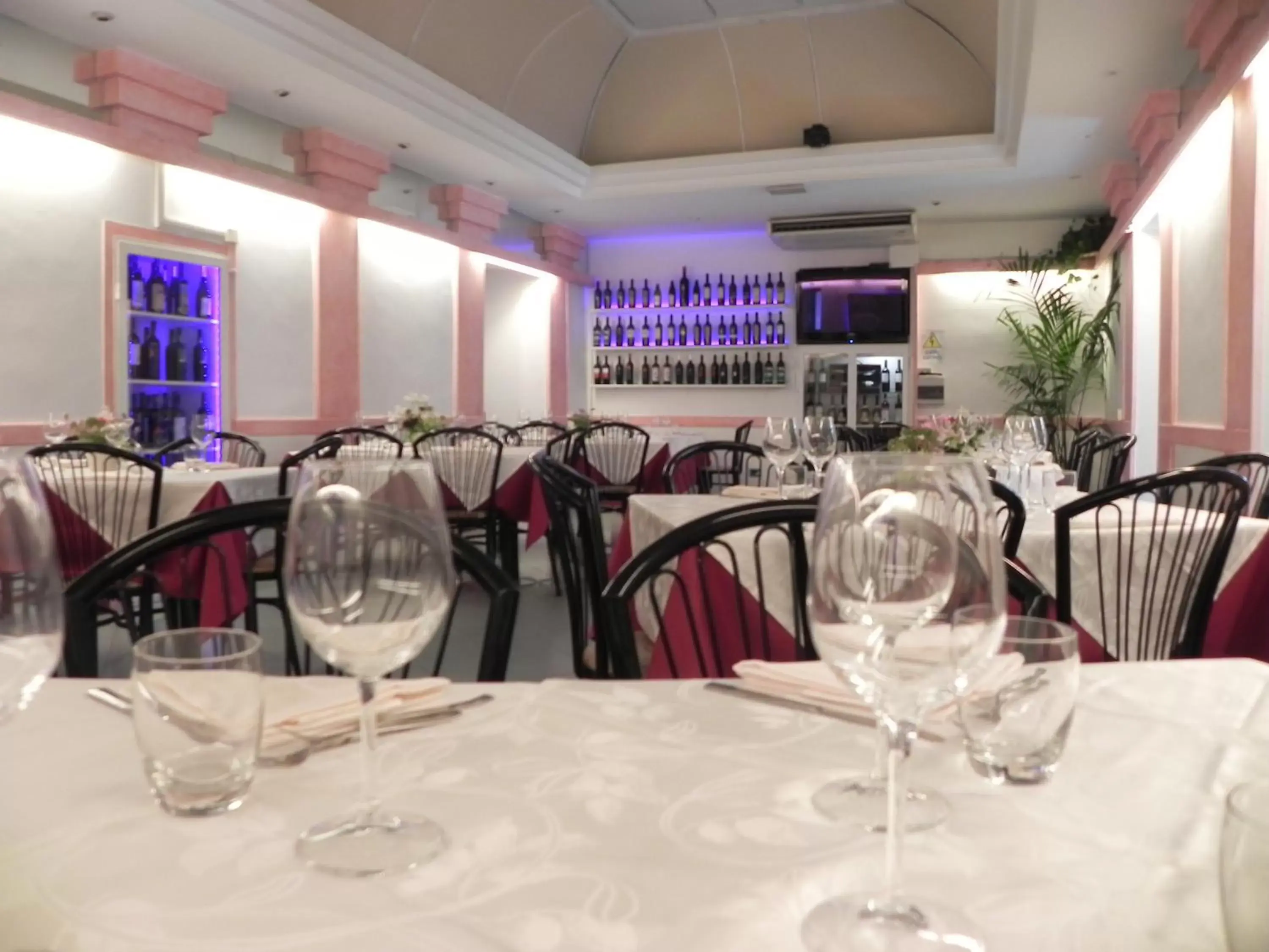 Restaurant/Places to Eat in Hotel Villa Robinia