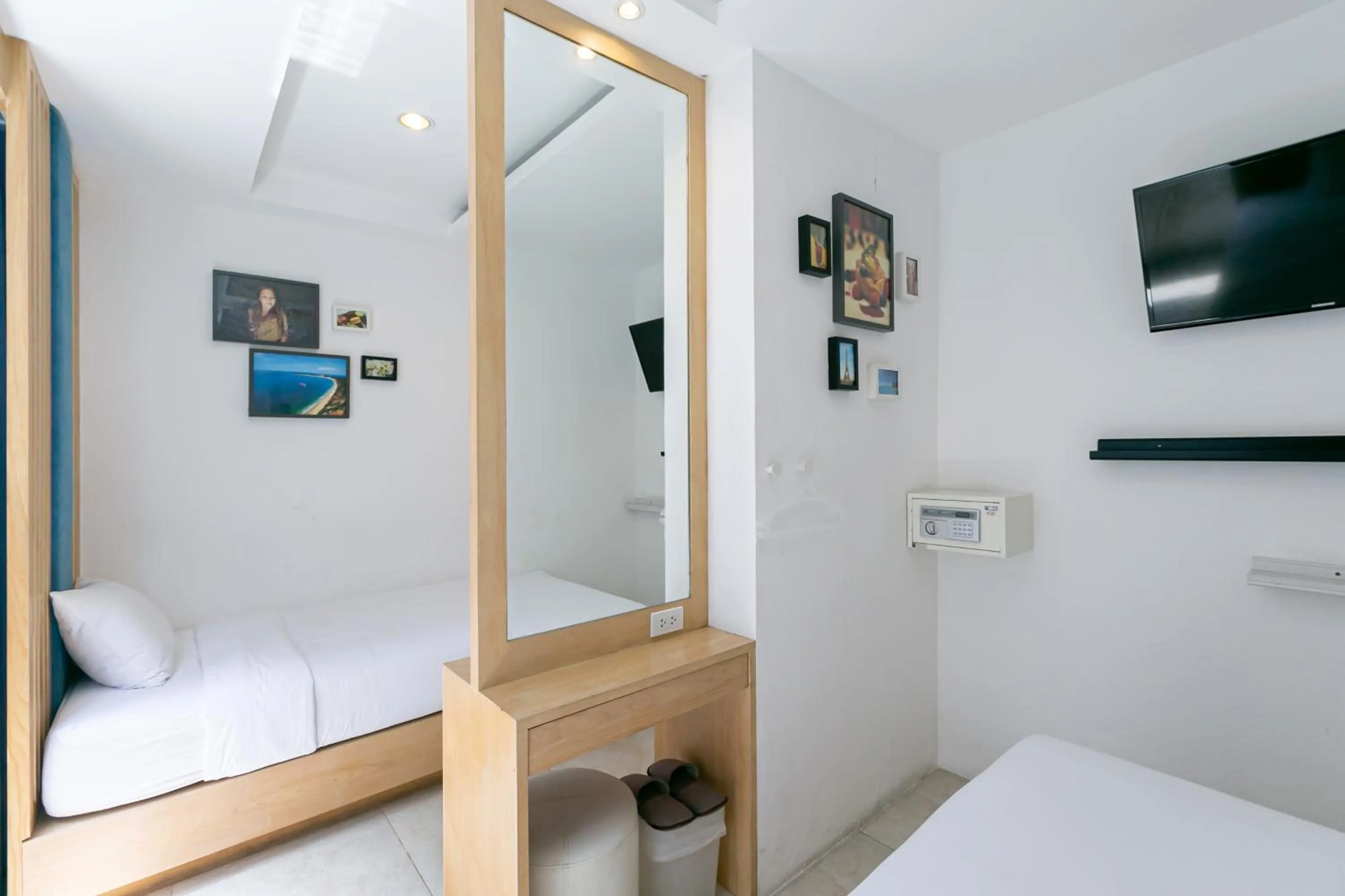 Bedroom, Bed in The Bedrooms Hostel Pattaya