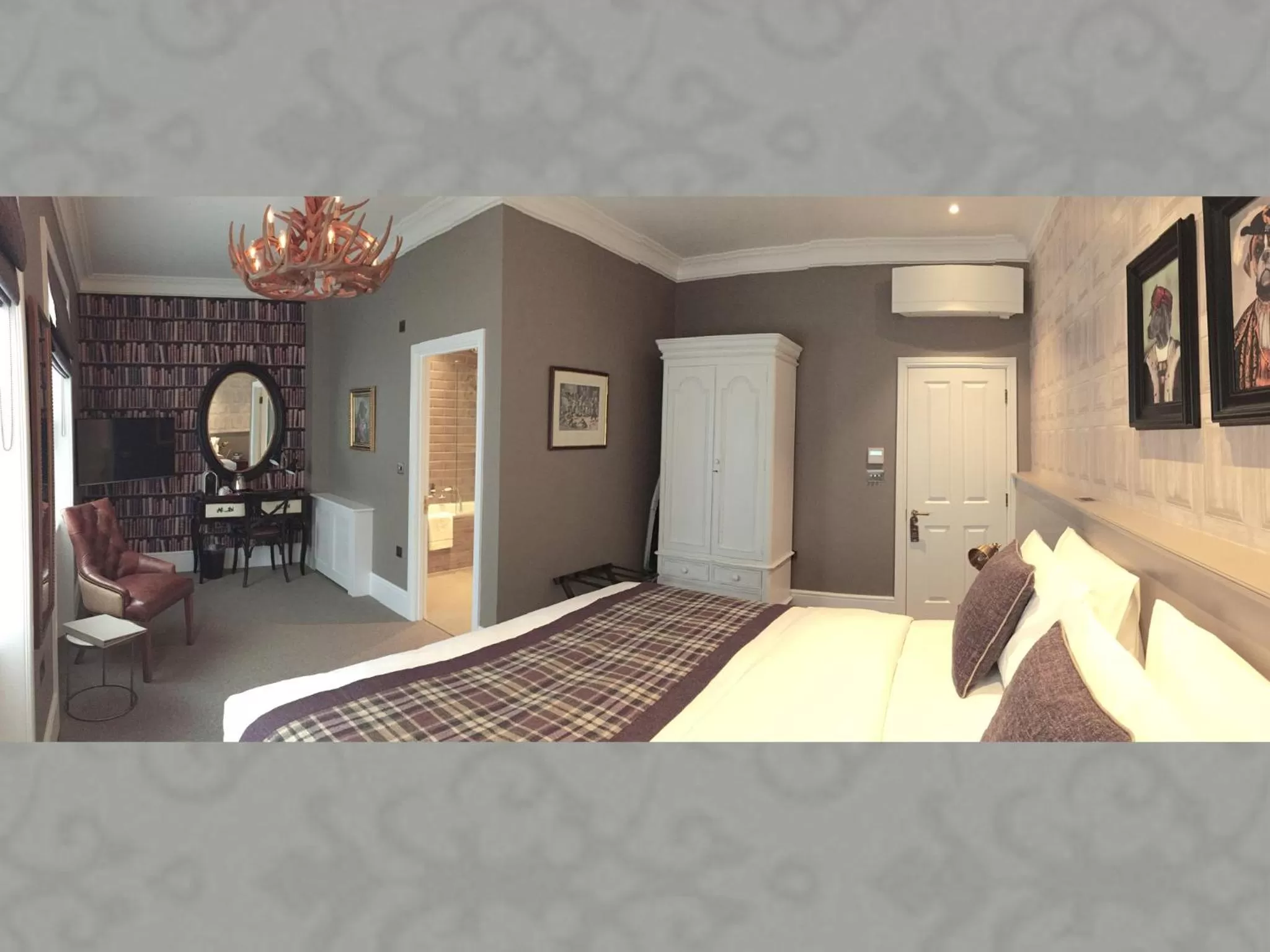 Photo of the whole room, Bed in The One Tun Pub & Rooms