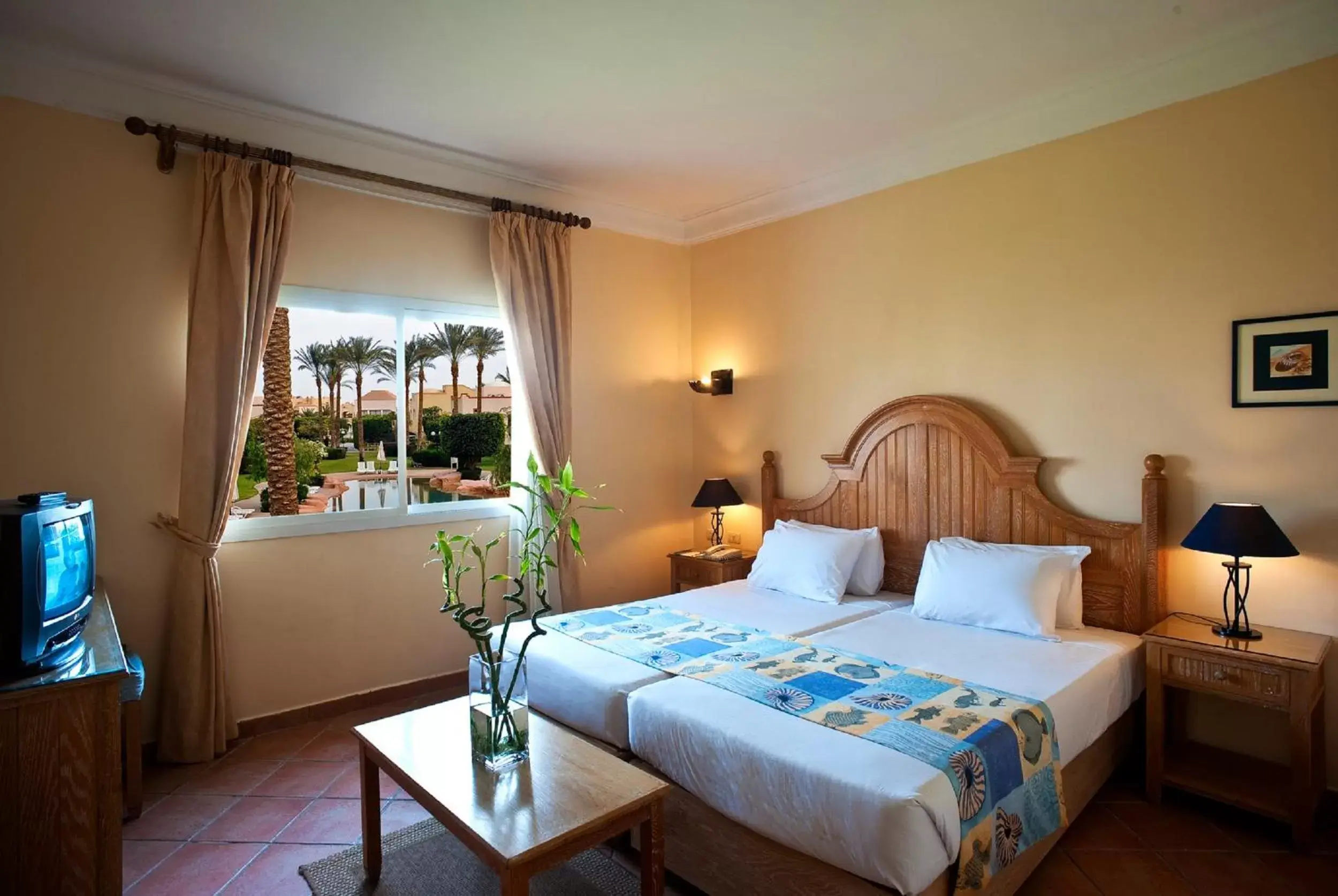 Pool view, Bed in Stella Di Mare Sea Club Hotel