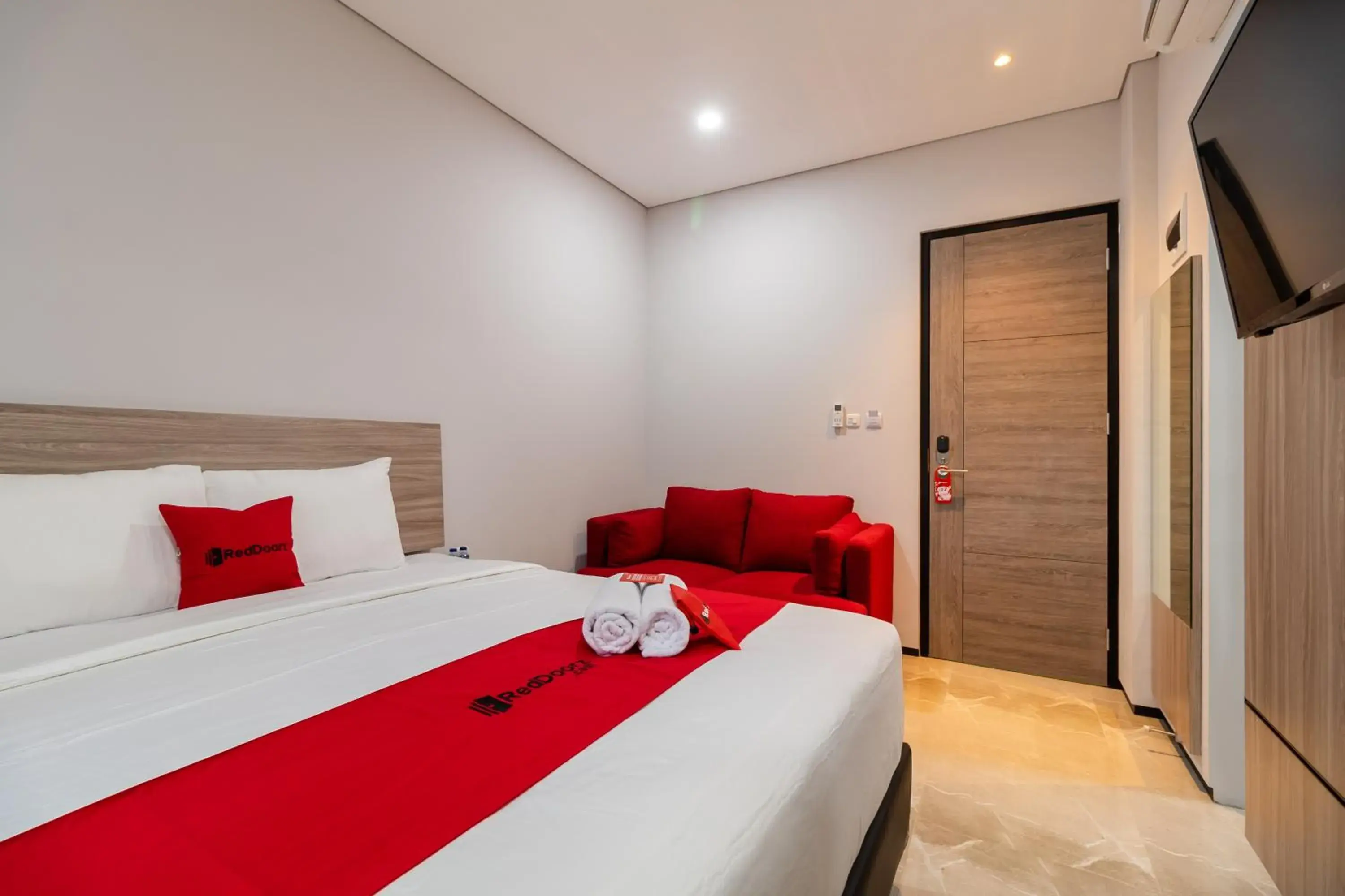 Property building, Bed in RedDoorz Plus near Senayan City Property building, Bed in RedDoorz Plus near Senayan City