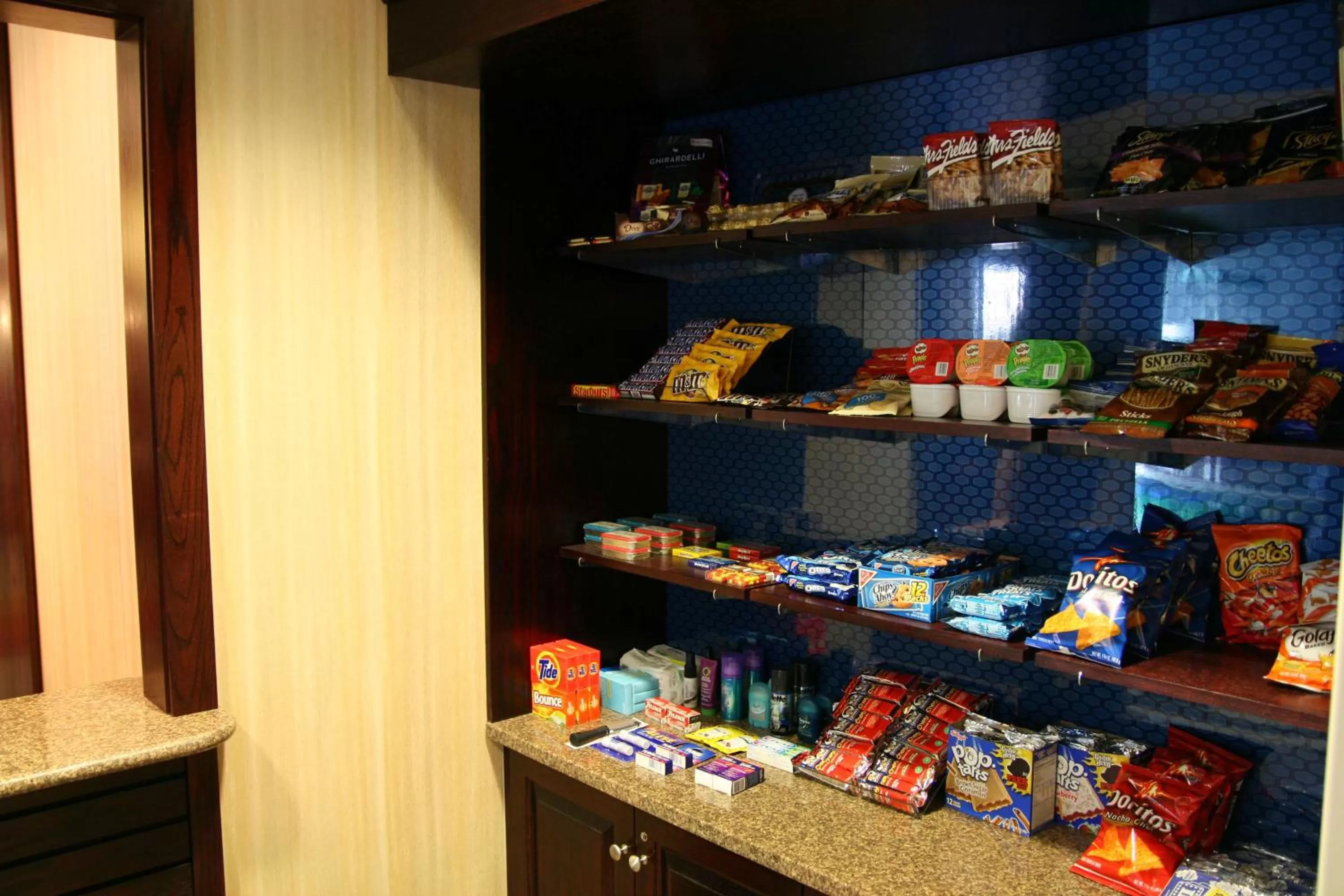 Restaurant/places to eat in Hampton Inn Rochester-Webster